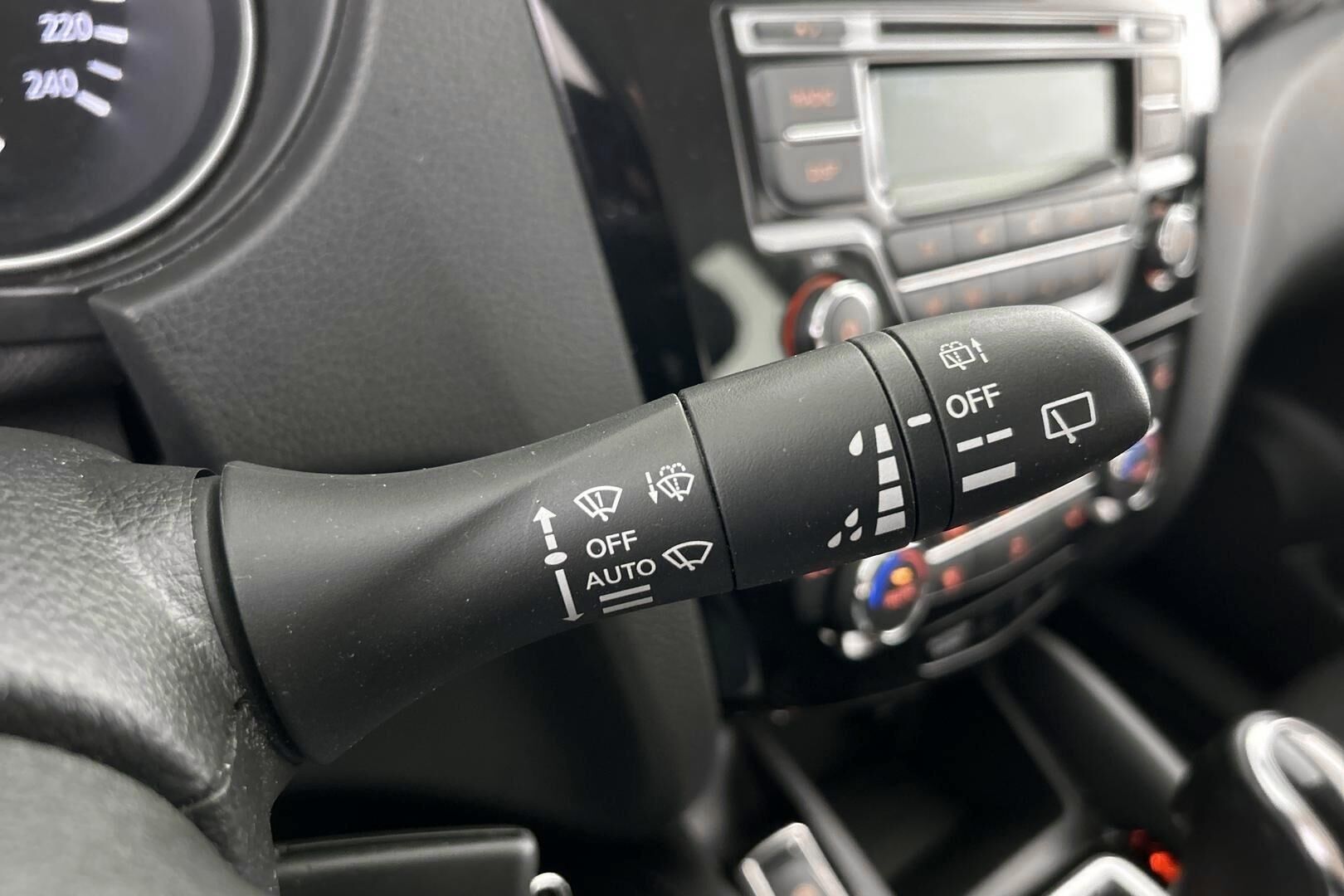 Nissan Qashqai iso kuva 16