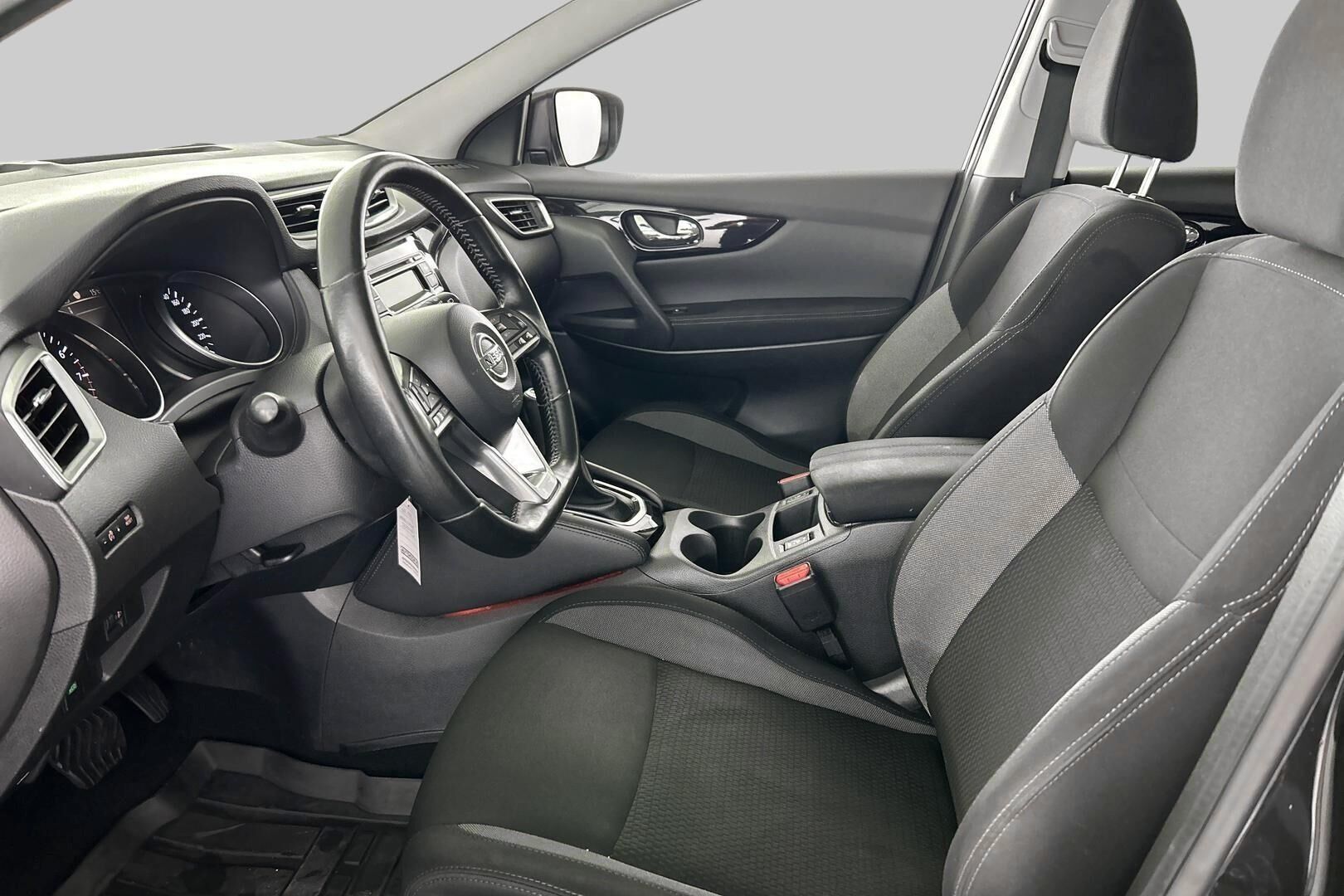 Nissan Qashqai iso kuva 8