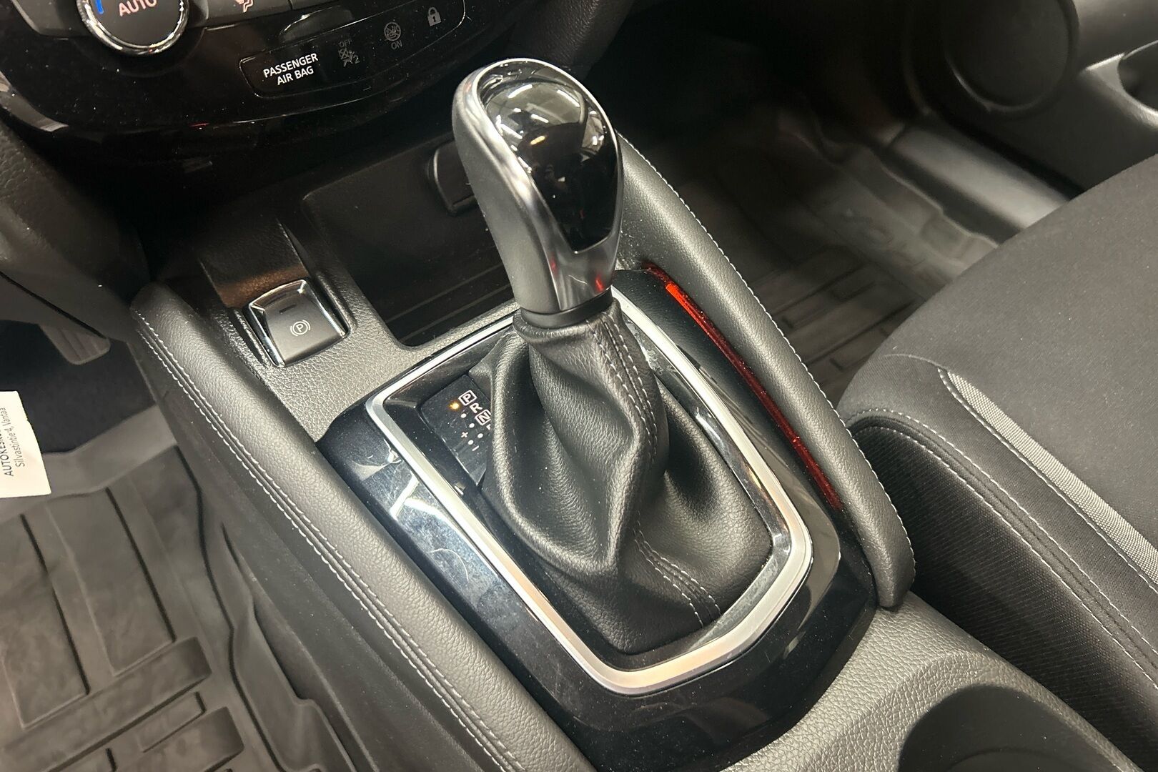 Nissan Qashqai iso kuva 16