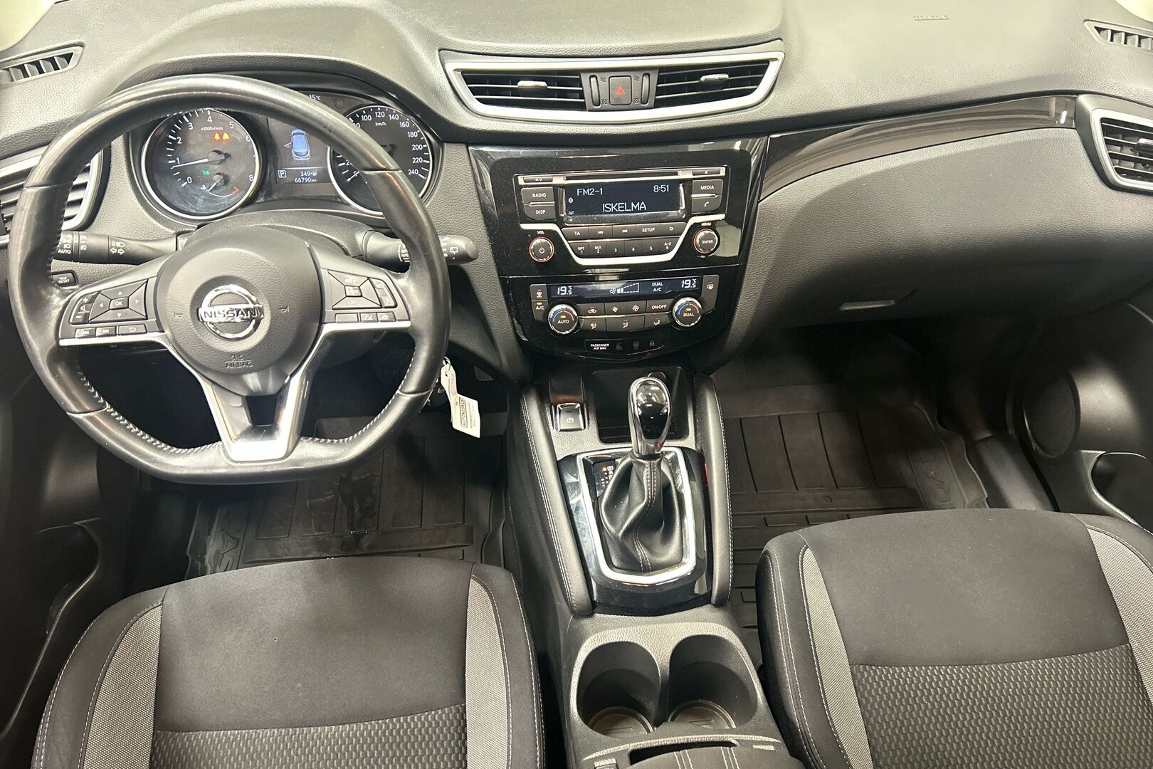 Nissan Qashqai iso kuva 6