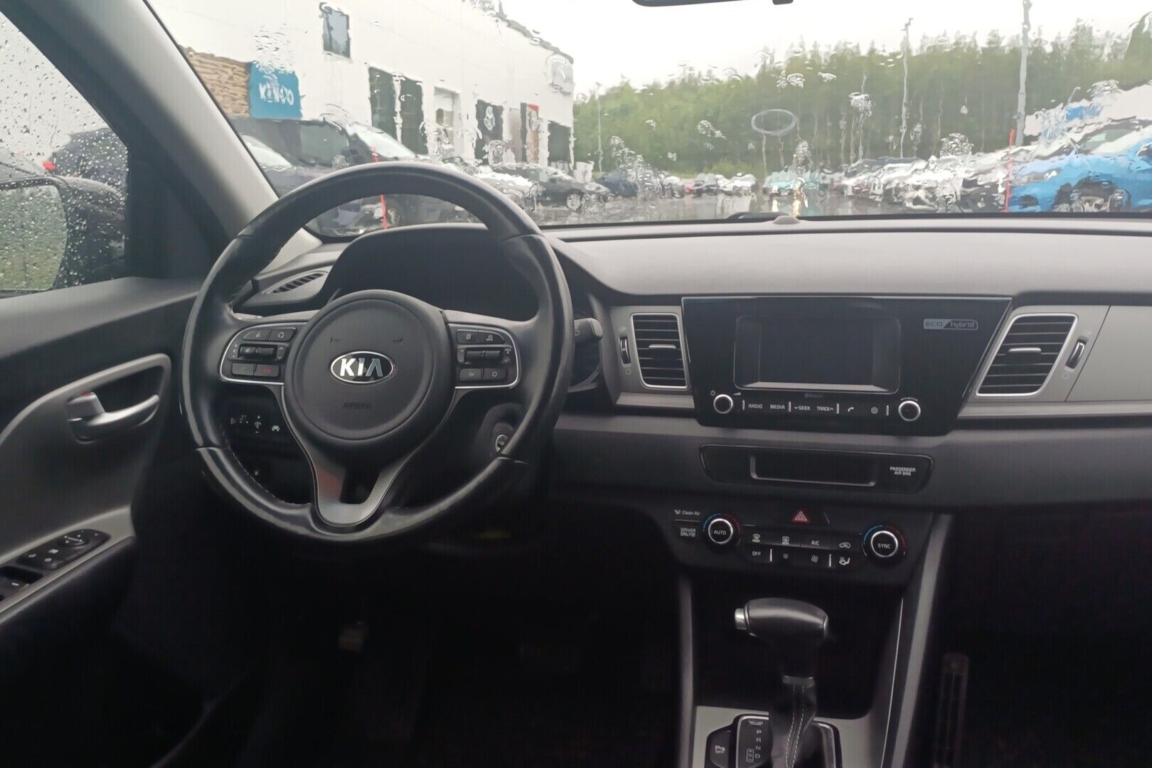 Kia Niro iso kuva 1
