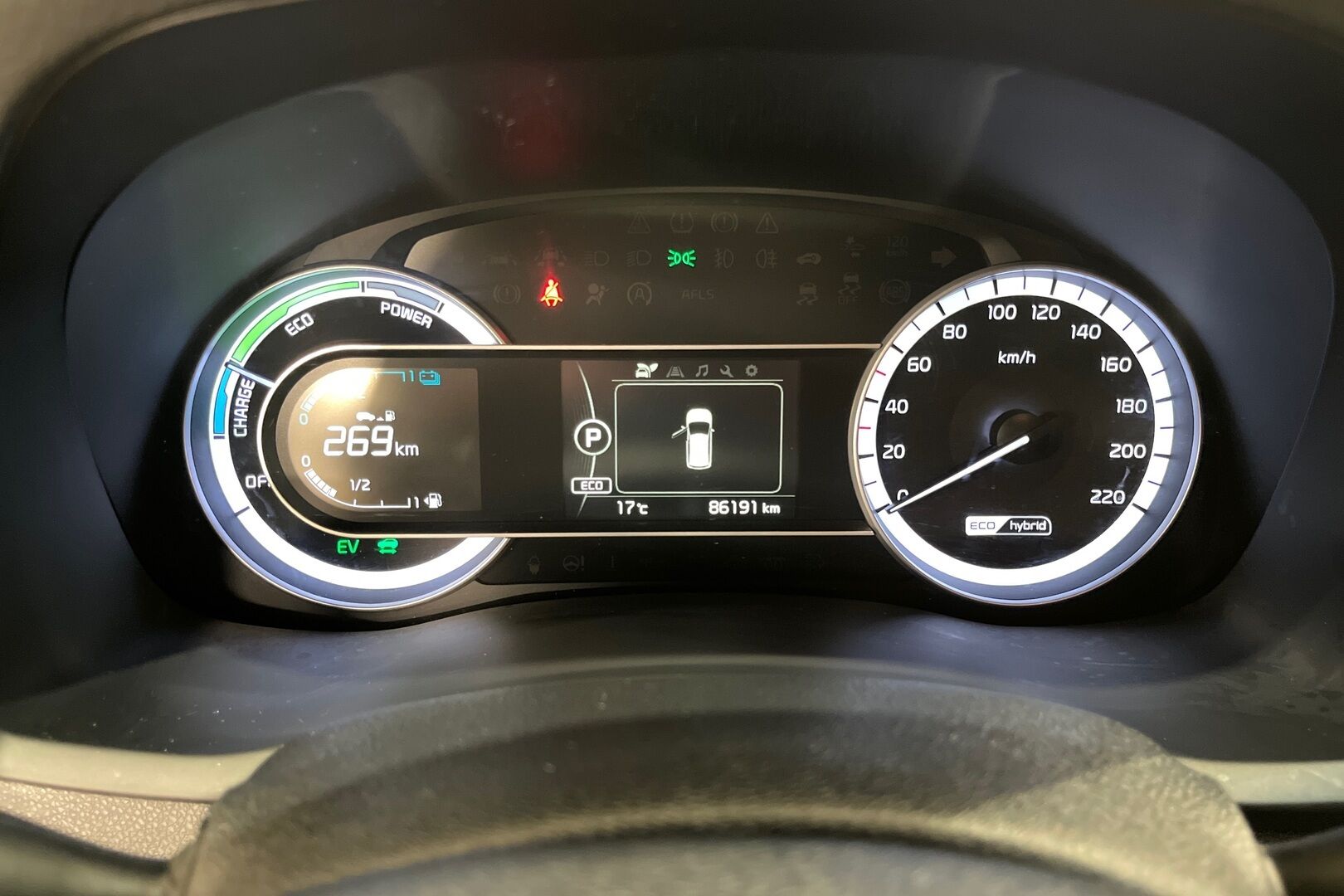 Kia Niro iso kuva 12