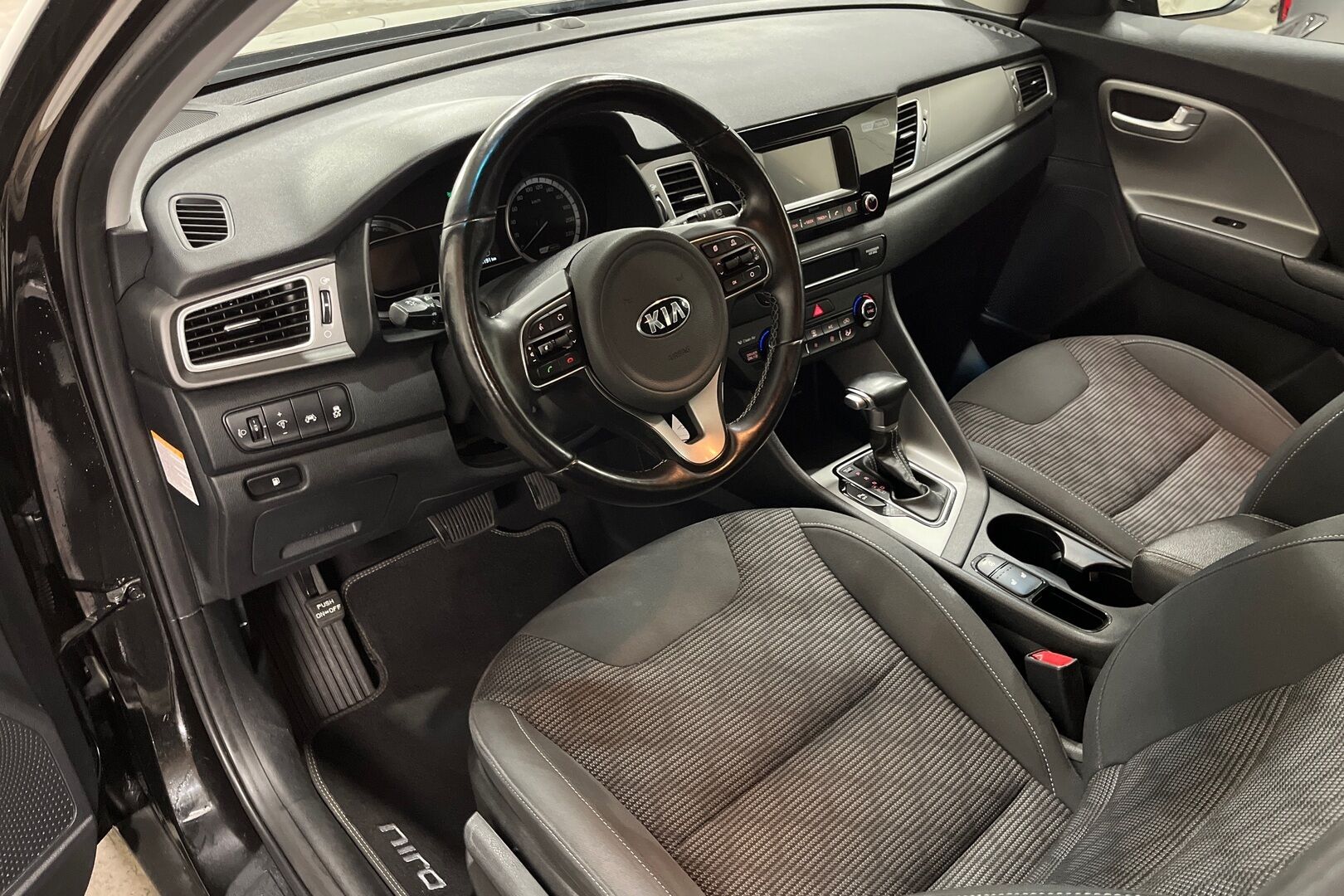 Kia Niro iso kuva 6