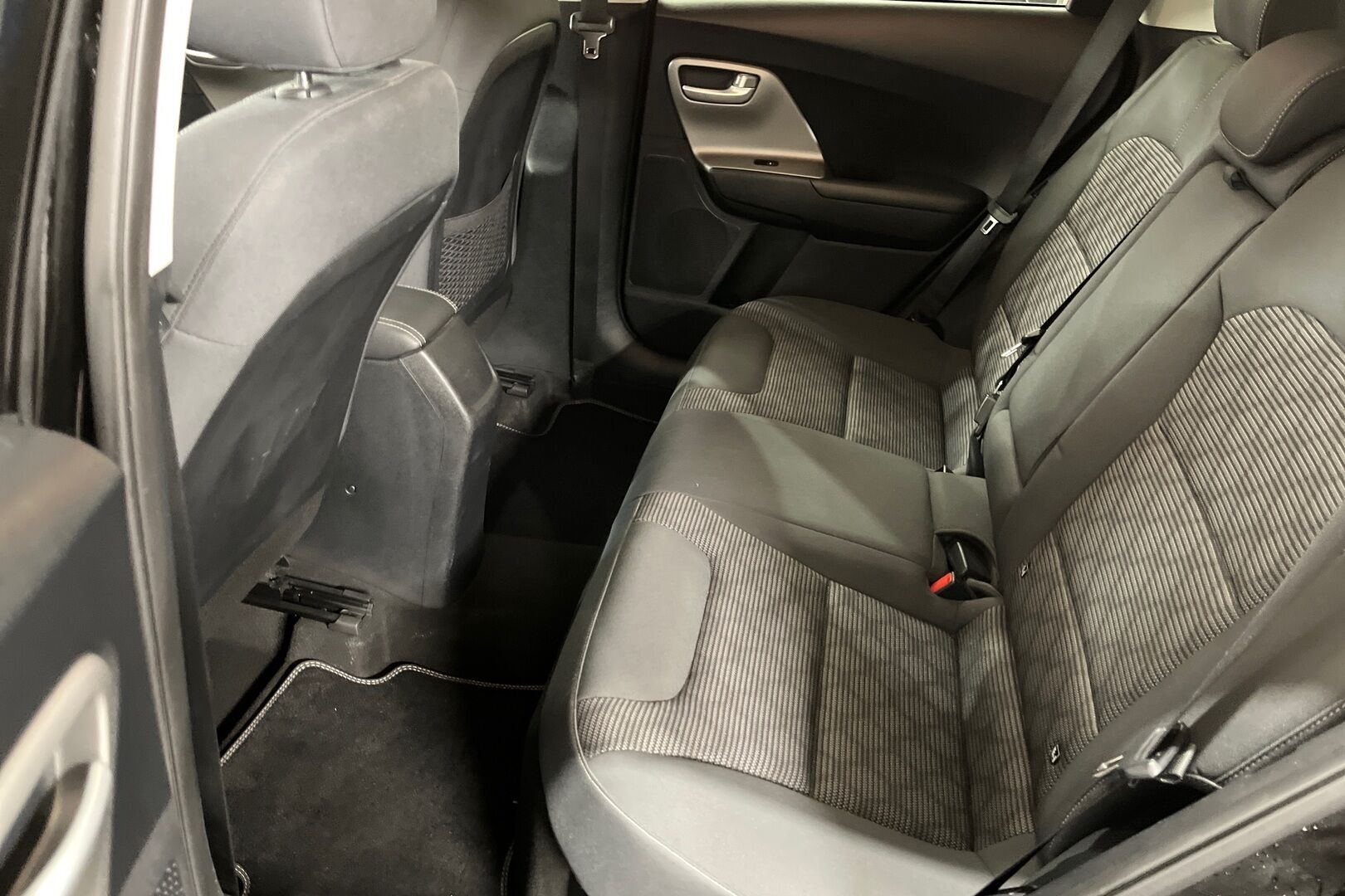 Kia Niro iso kuva 8