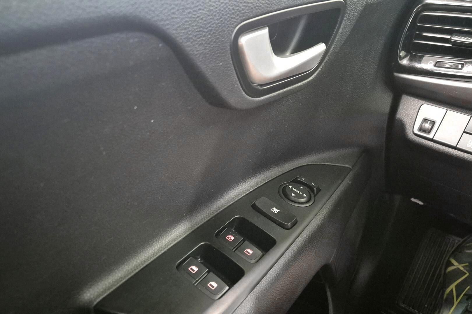 Kia Rio iso kuva 24
