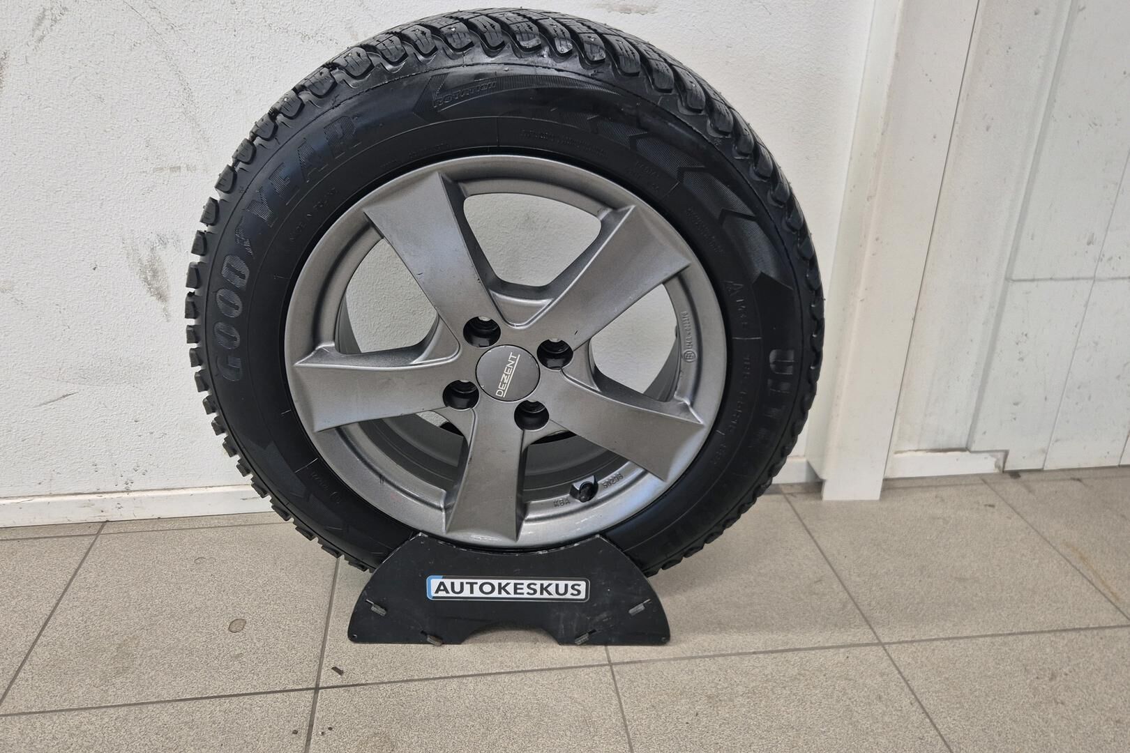 Kia Rio iso kuva 15