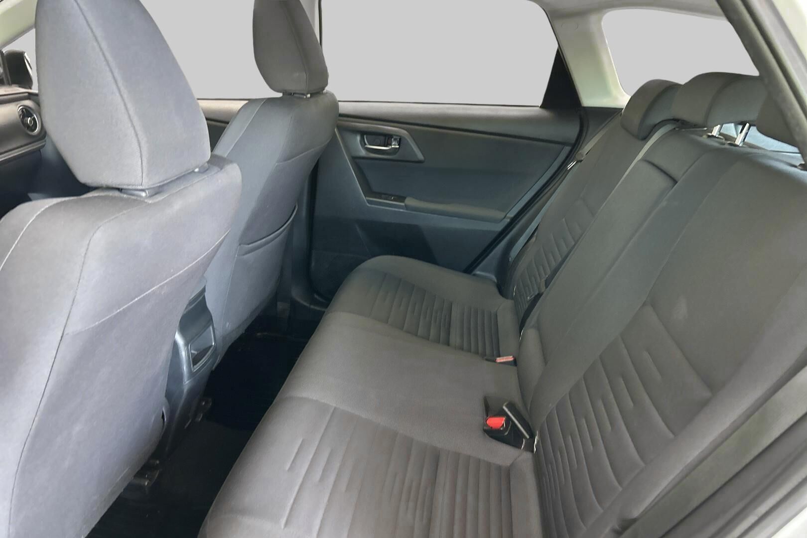 Toyota Auris iso kuva 10