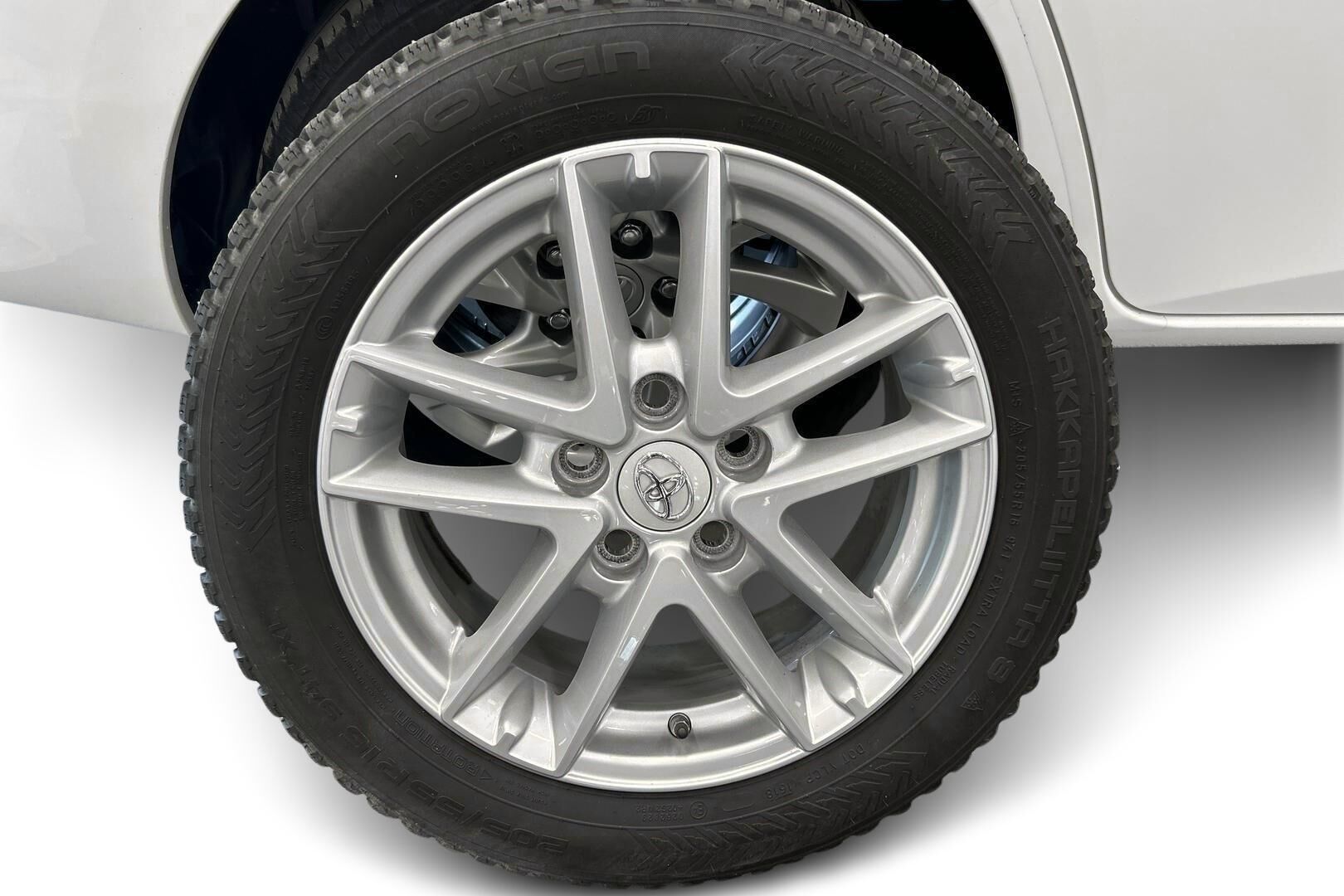 Toyota Auris iso kuva 13