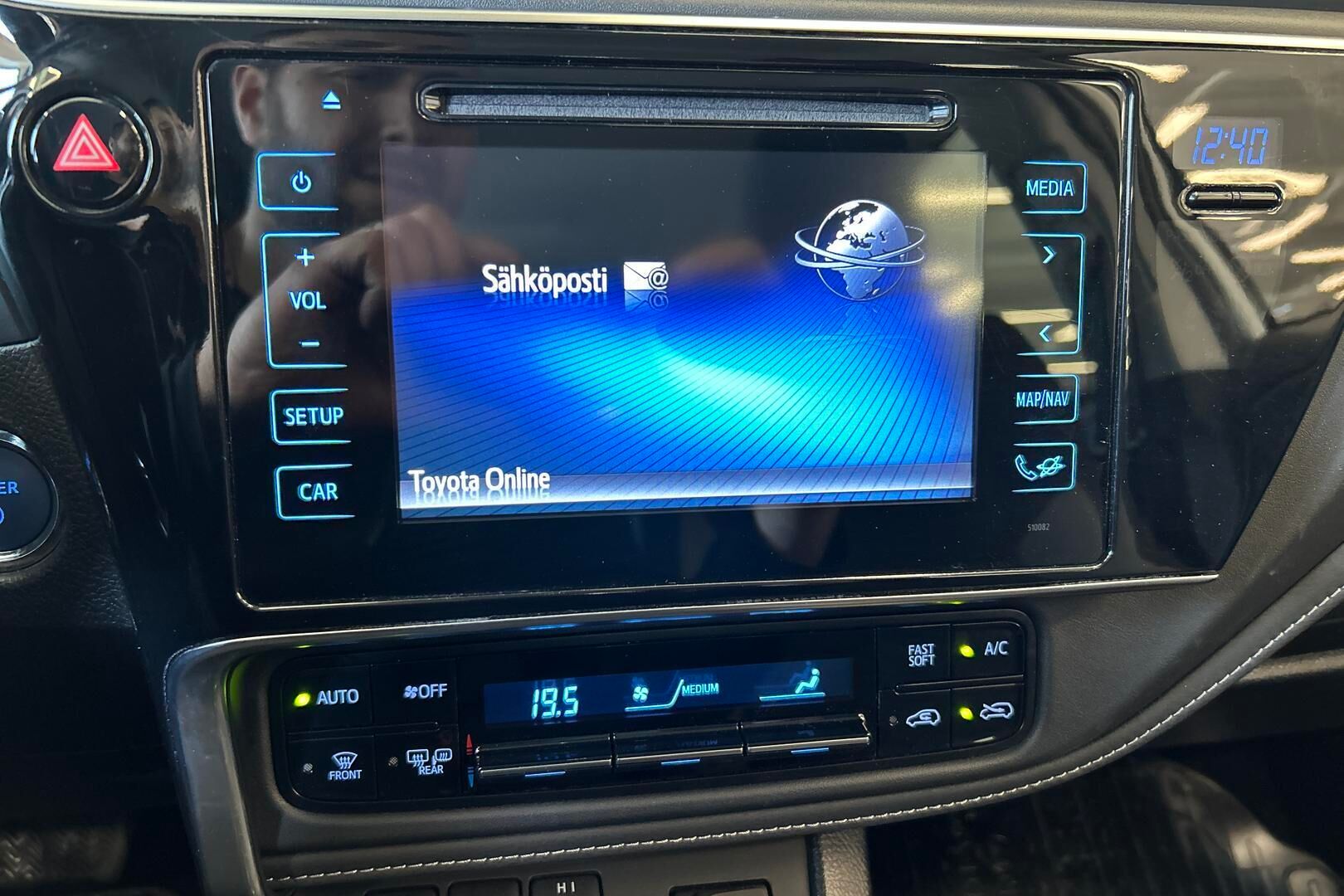 Toyota Auris iso kuva 17