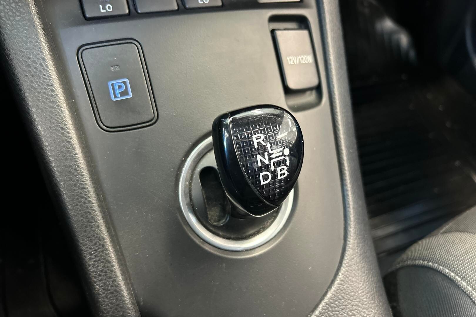 Toyota Auris iso kuva 20