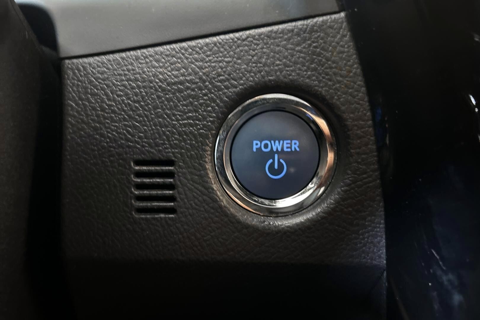 Toyota Auris iso kuva 22