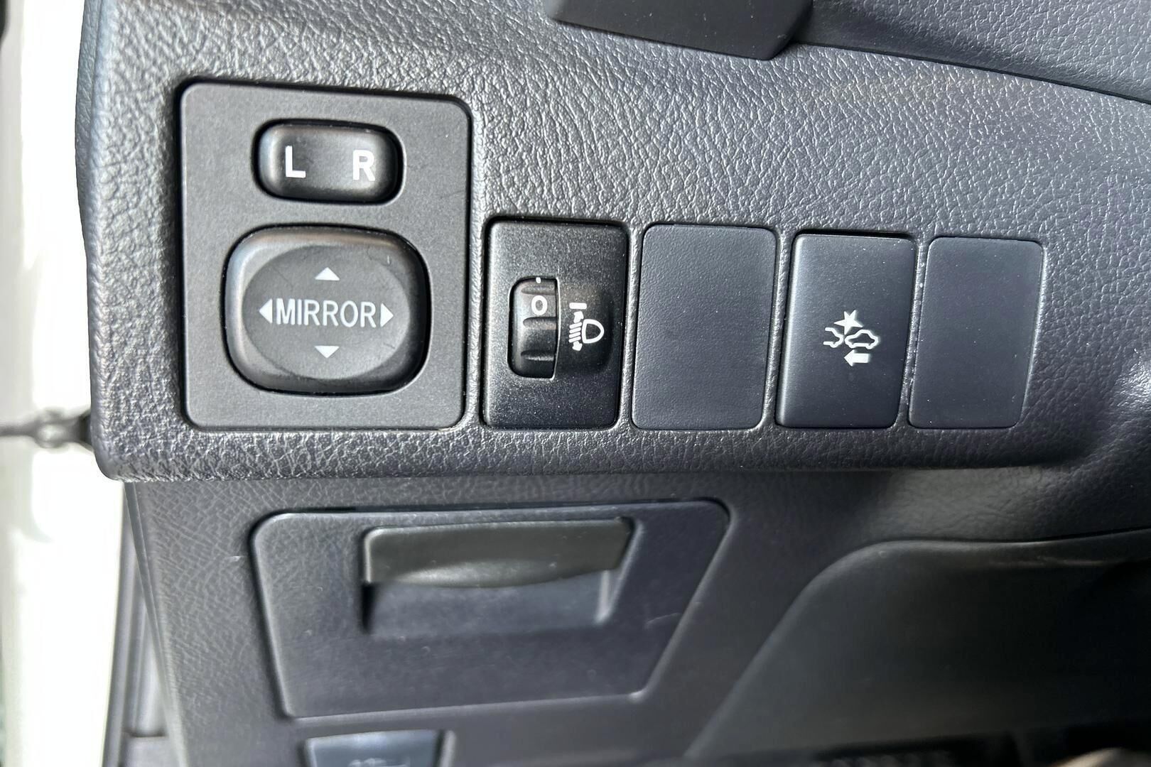 Toyota Auris iso kuva 25