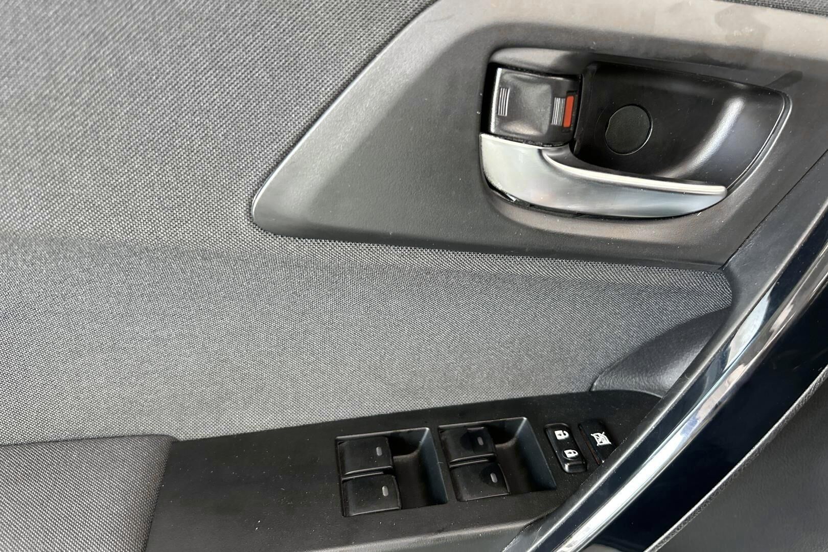 Toyota Auris iso kuva 26