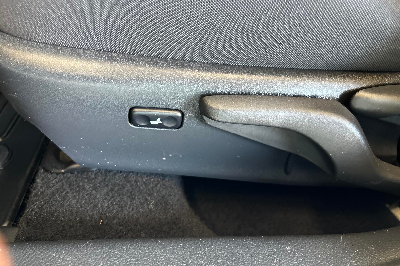 Toyota Auris iso kuva 27