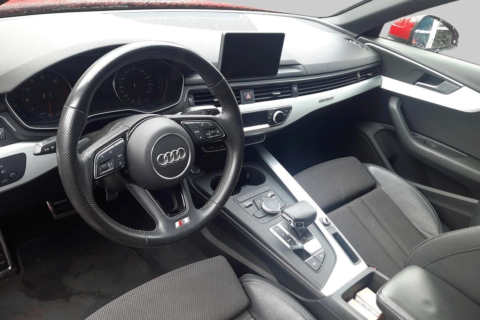 Audi A4 iso kuva 2