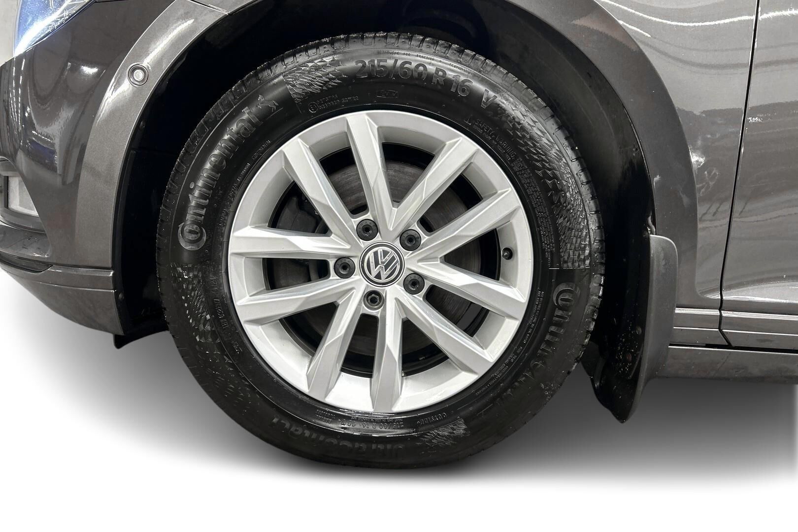 Volkswagen Passat iso kuva 12