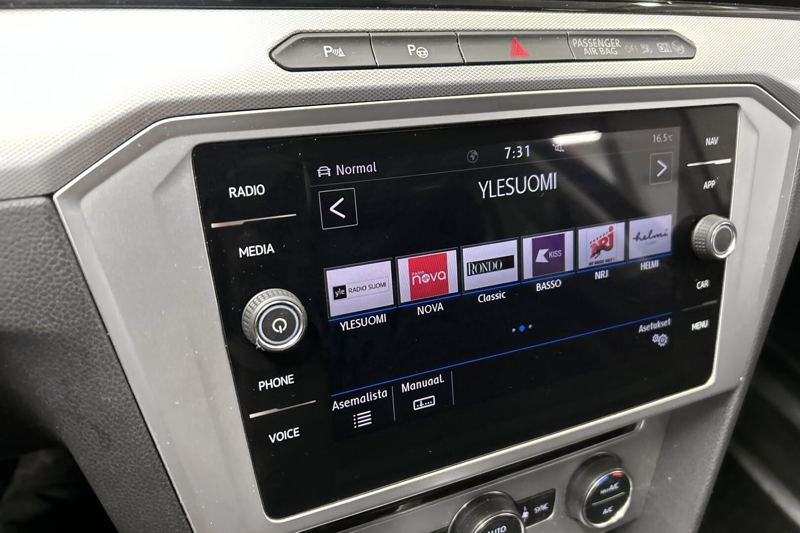 Volkswagen Passat iso kuva 14
