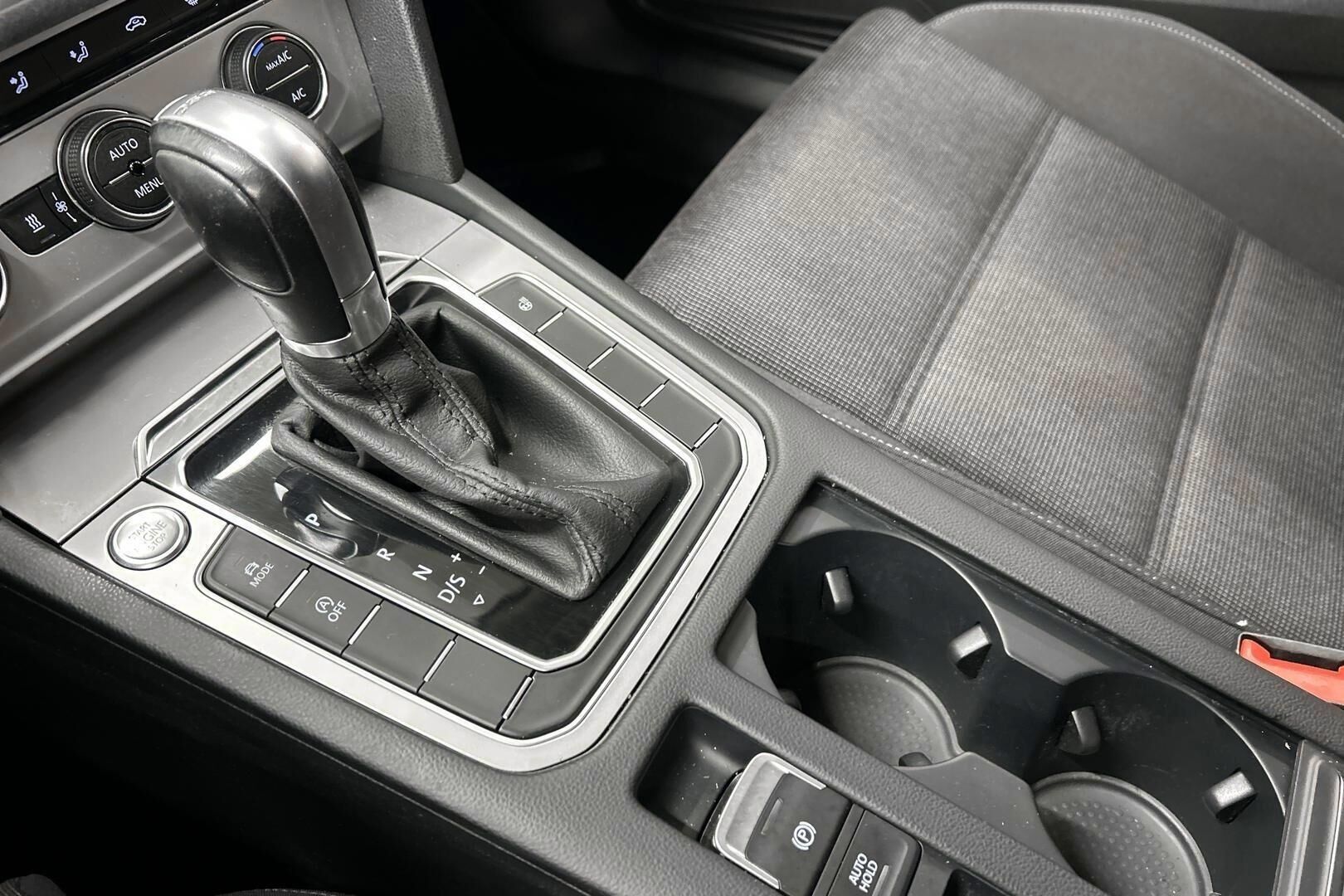 Volkswagen Passat iso kuva 16