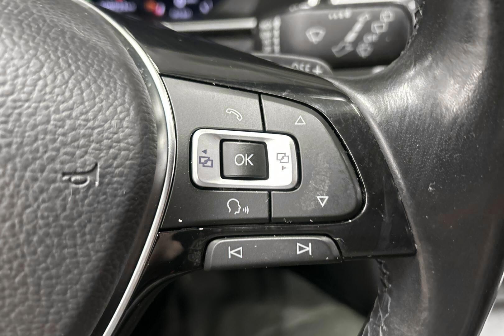 Volkswagen Passat iso kuva 17