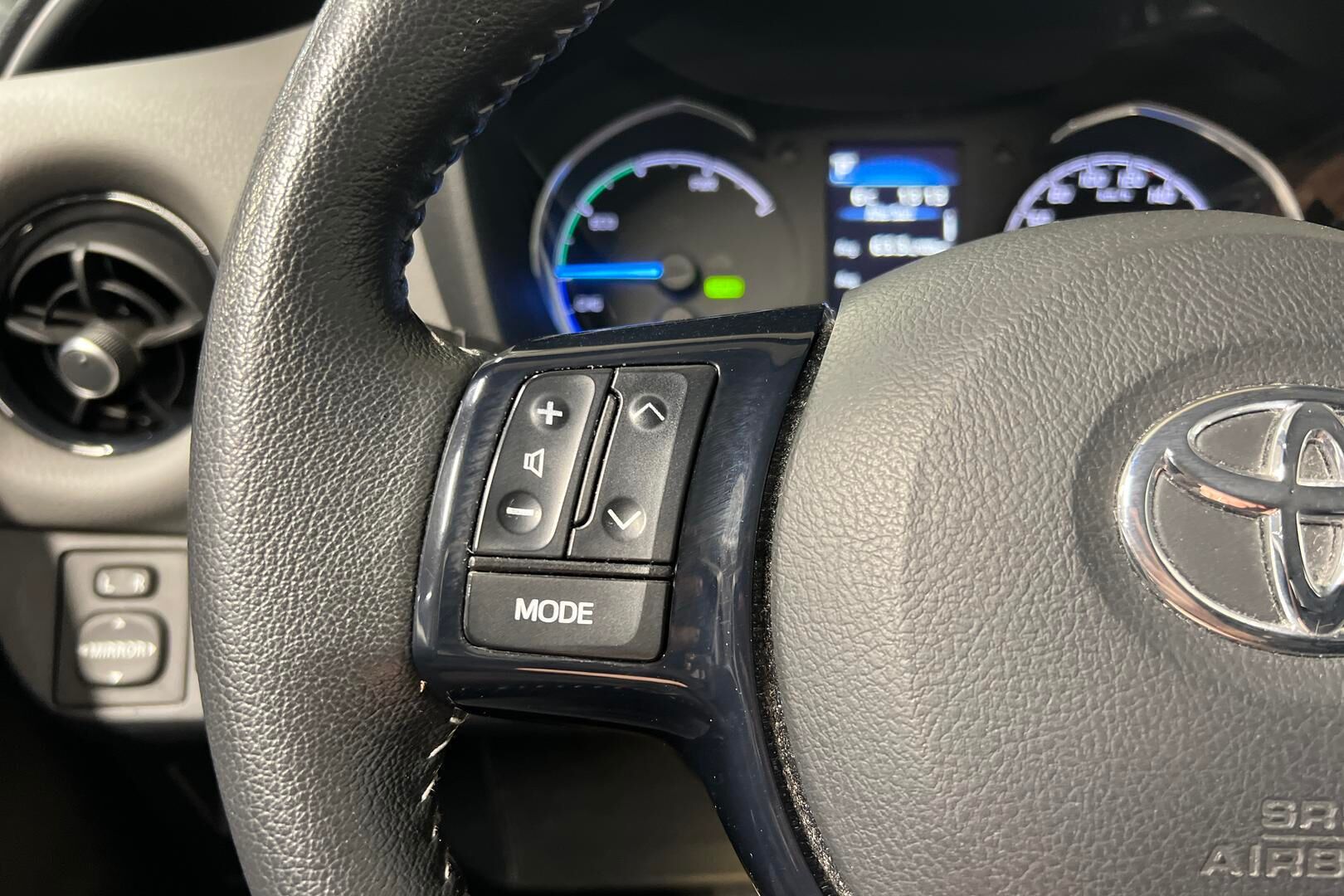 Toyota Yaris iso kuva 15