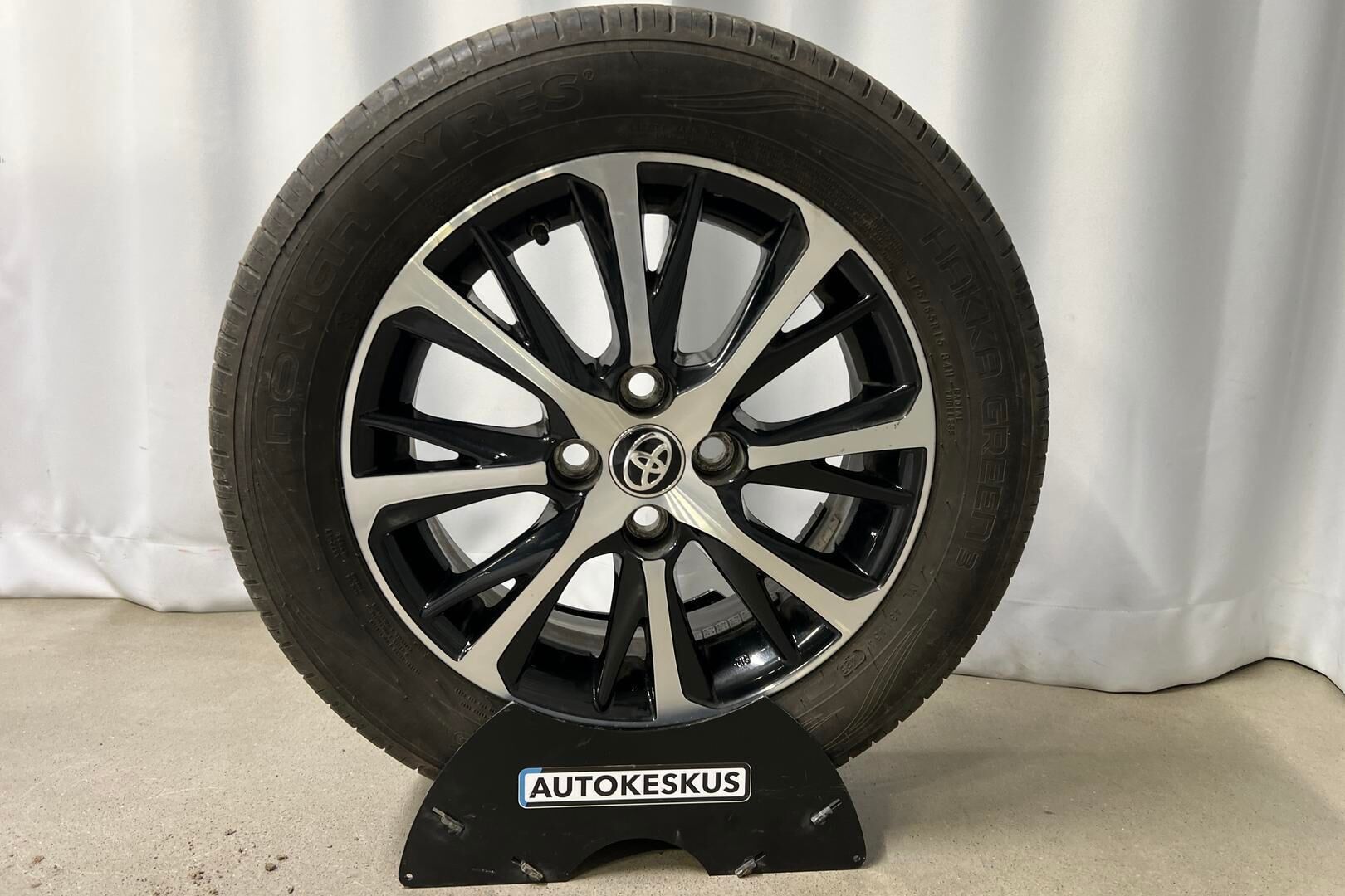 Toyota Yaris iso kuva 18