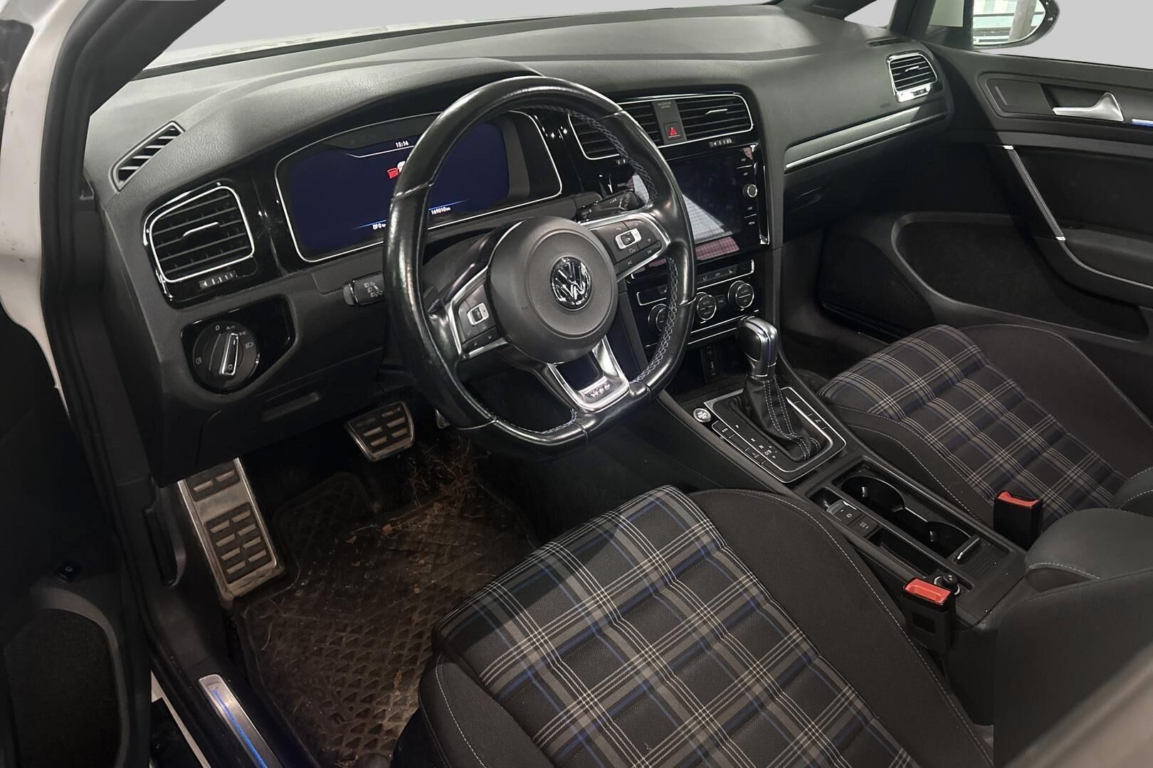 Volkswagen Golf iso kuva 1