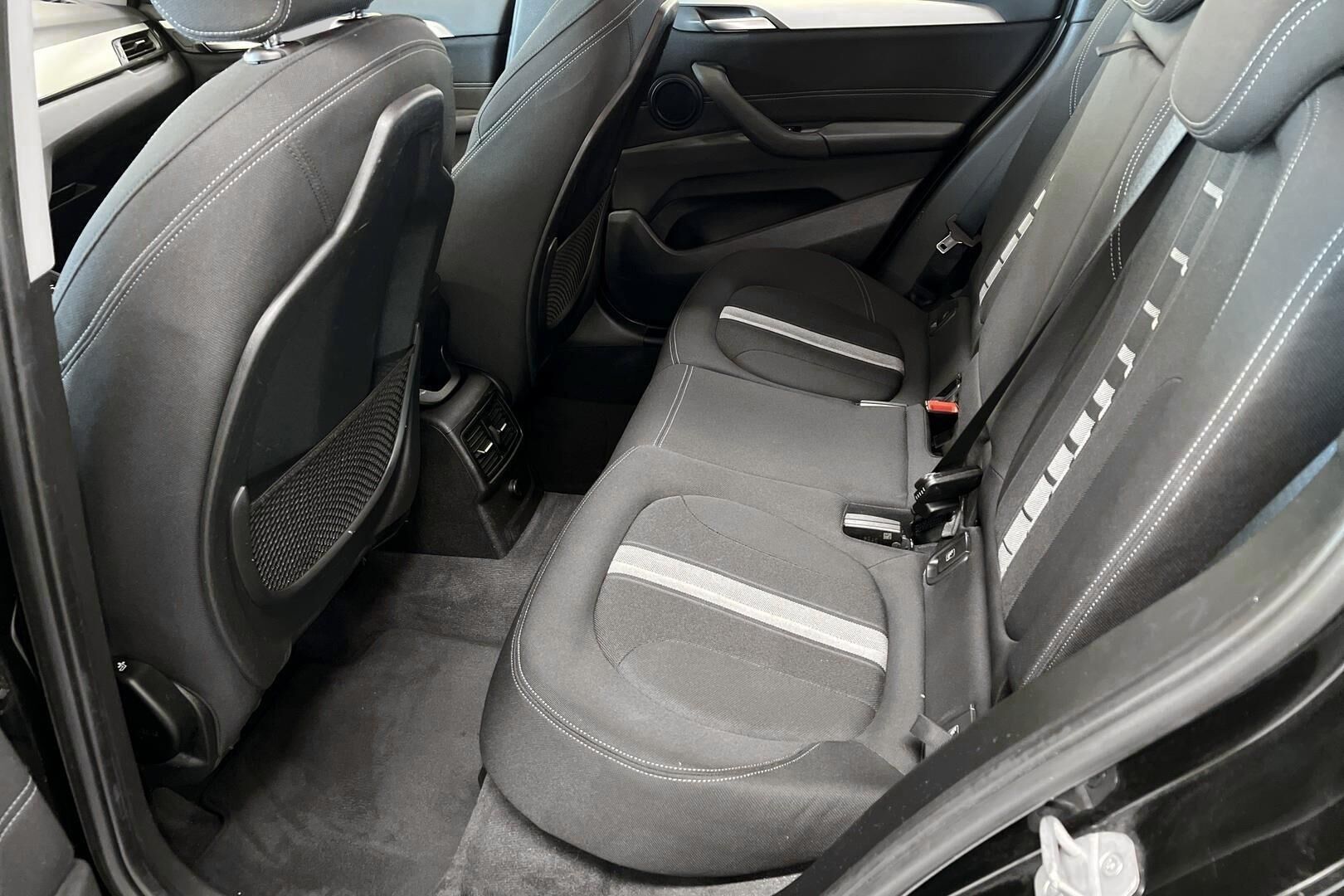 BMW X1 iso kuva 10