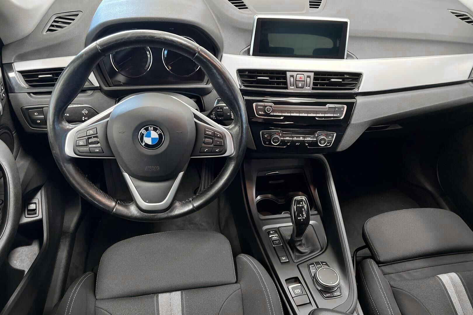 BMW X1 iso kuva 11