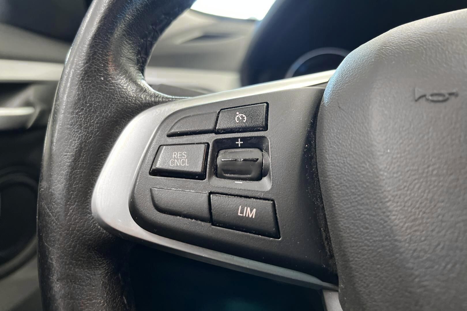 BMW X1 iso kuva 17