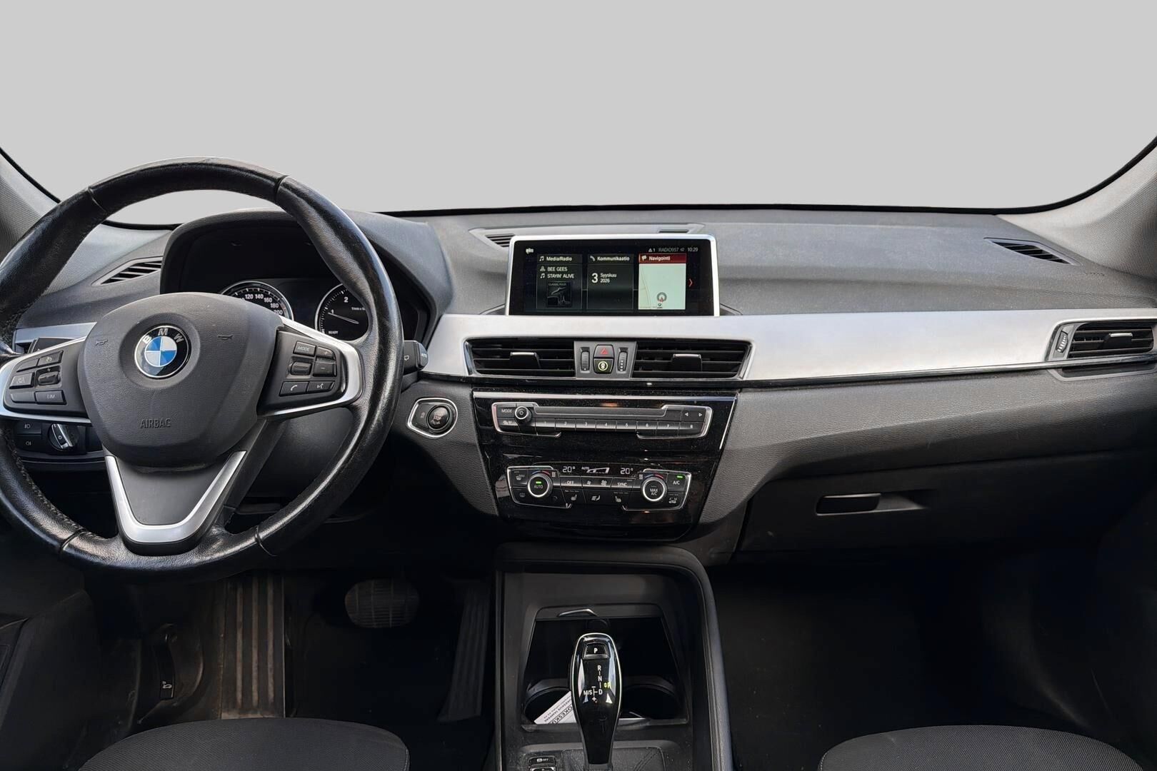 BMW X1 iso kuva 2