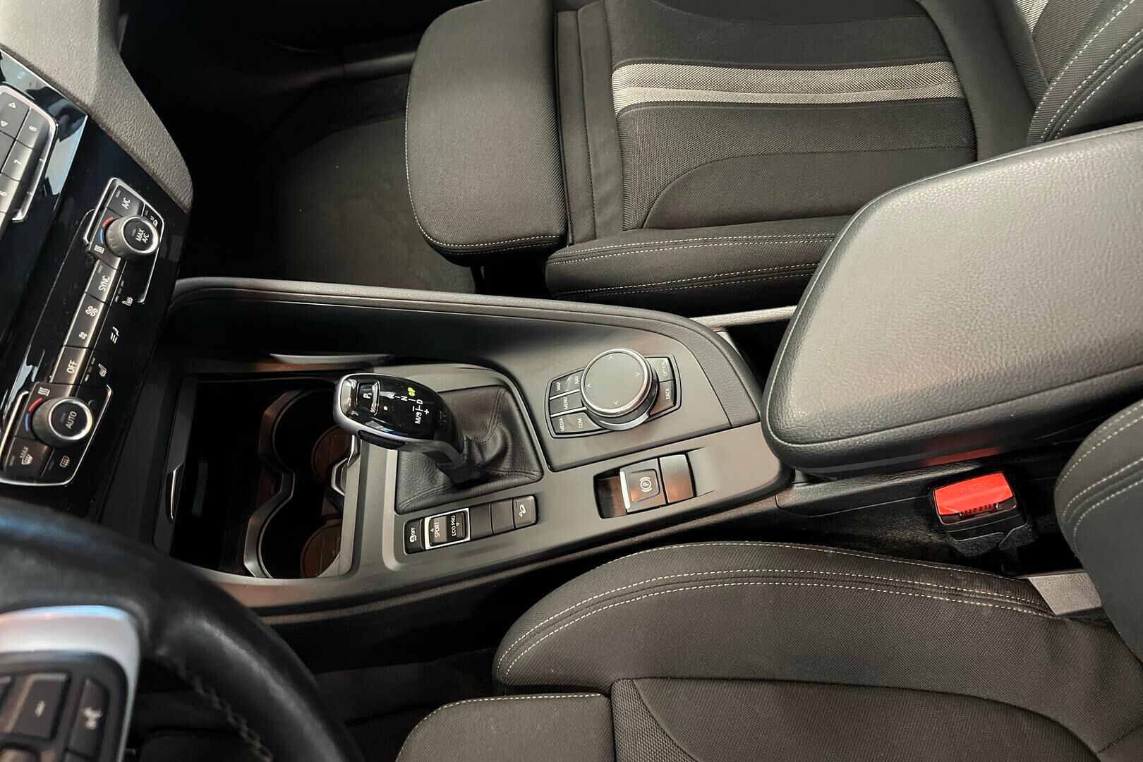 BMW X1 iso kuva 20