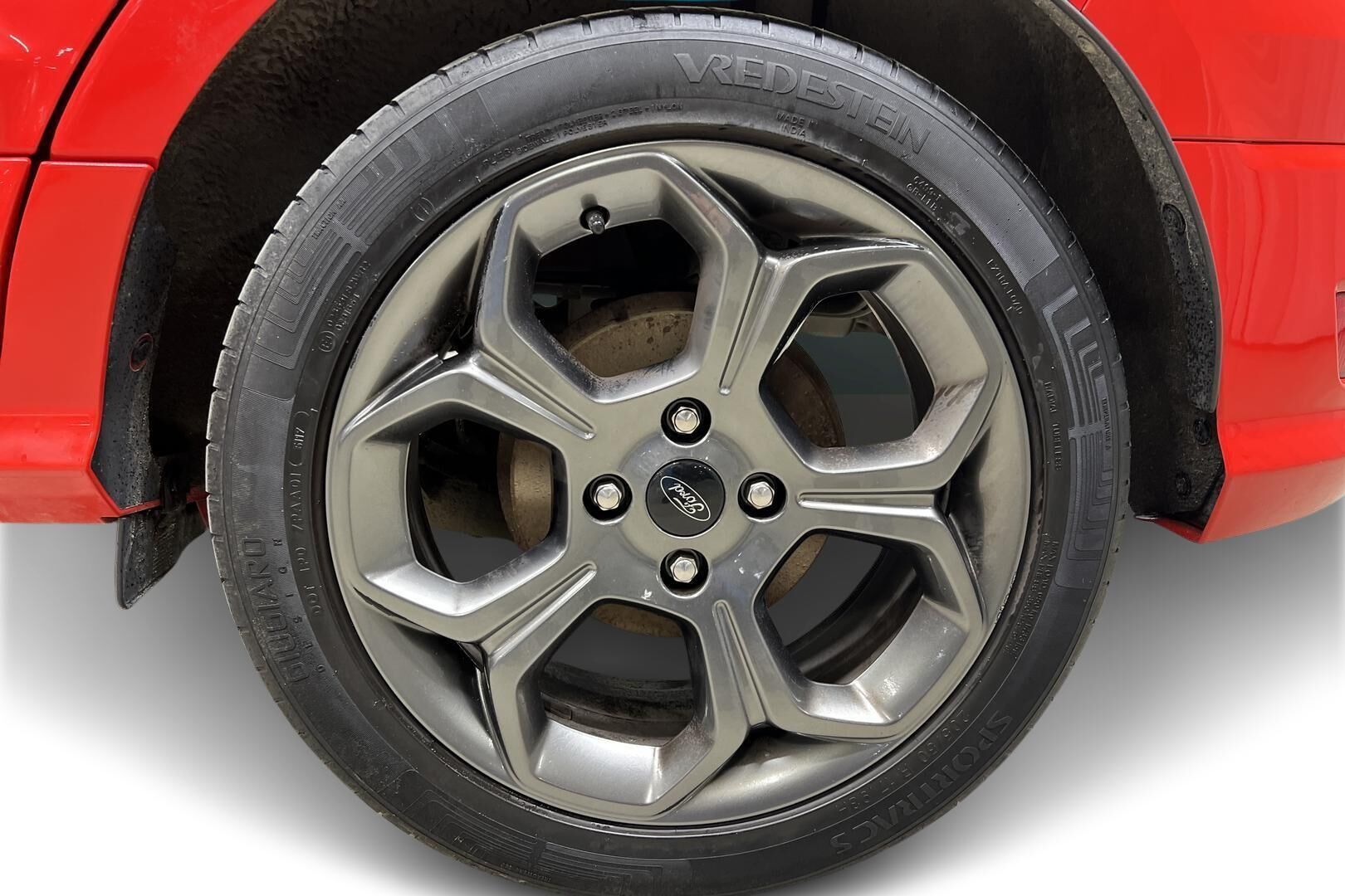 Ford Ecosport iso kuva 11