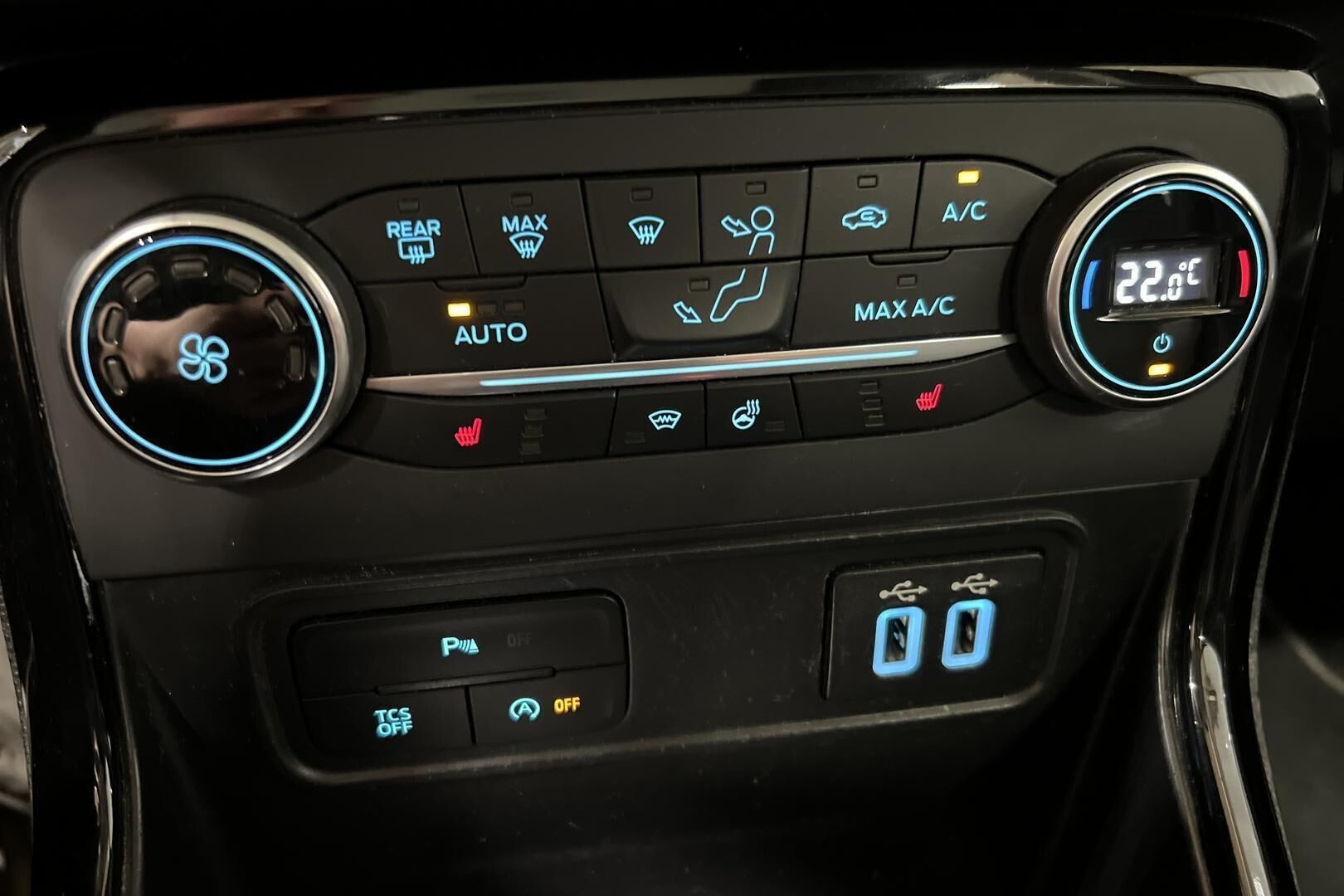 Ford Ecosport iso kuva 13