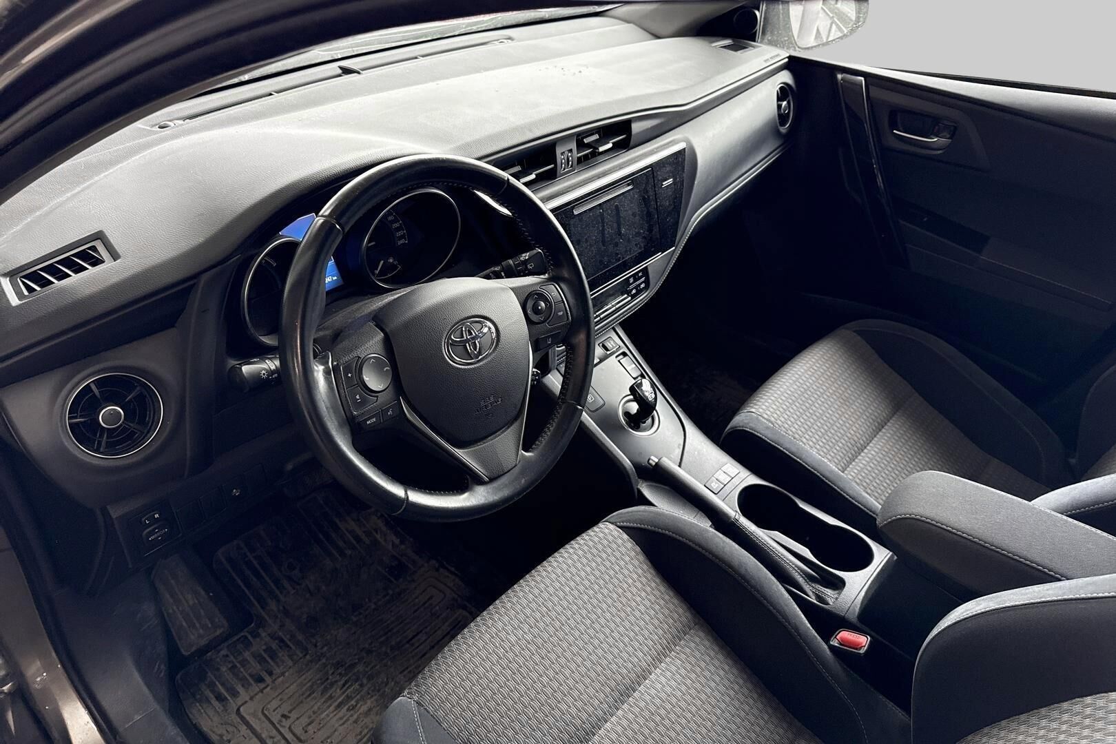 Toyota Auris iso kuva 2