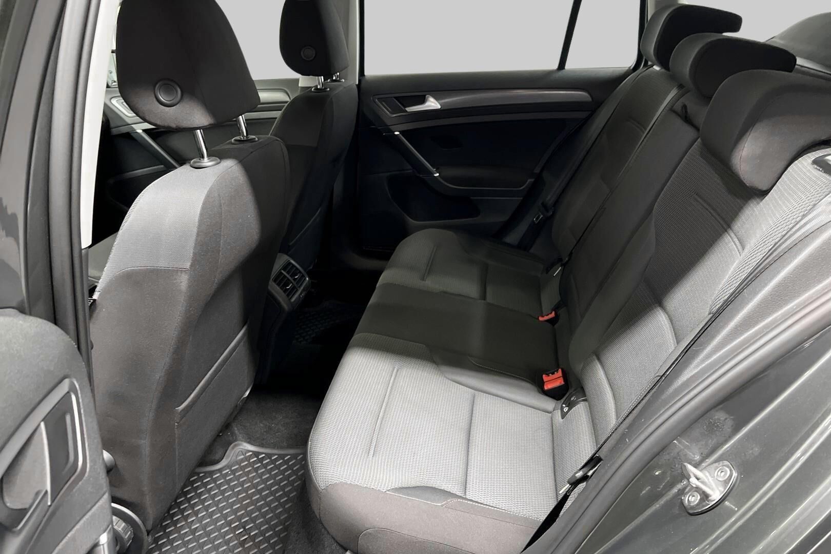 Volkswagen Golf iso kuva 7