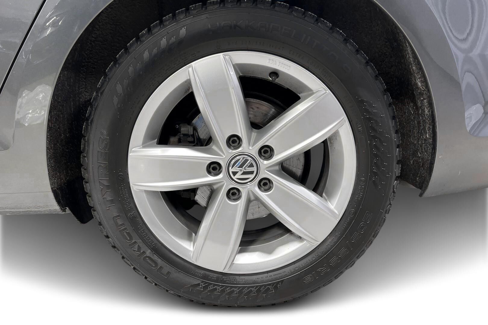 Volkswagen Golf iso kuva 10