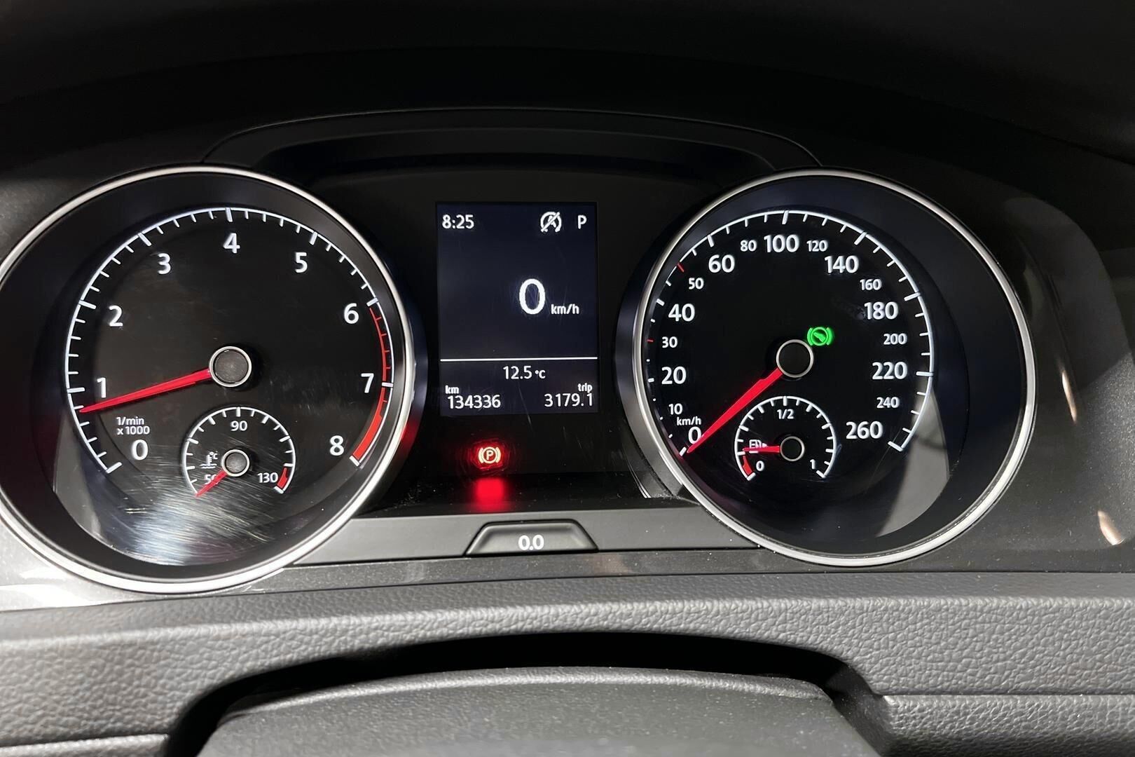 Volkswagen Golf iso kuva 11