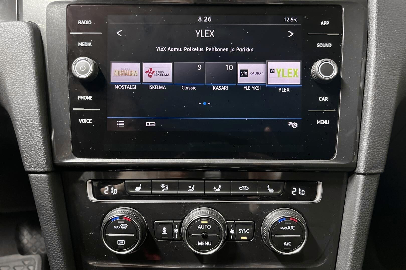 Volkswagen Golf iso kuva 16