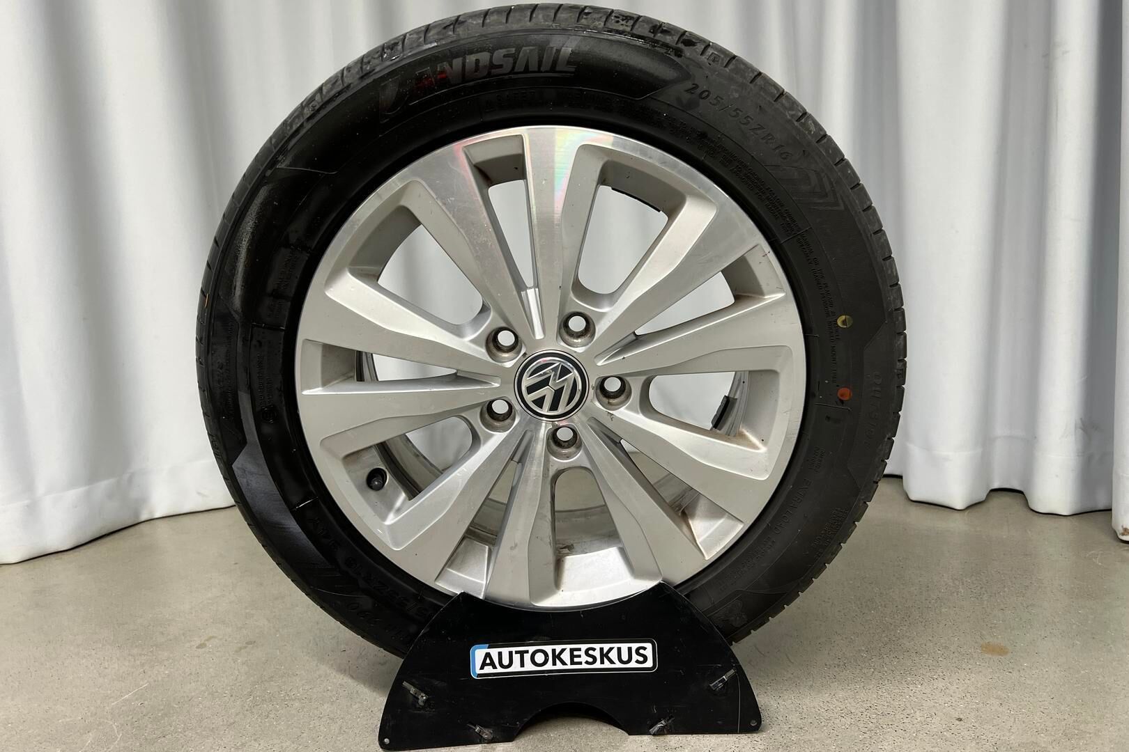 Volkswagen Golf iso kuva 19