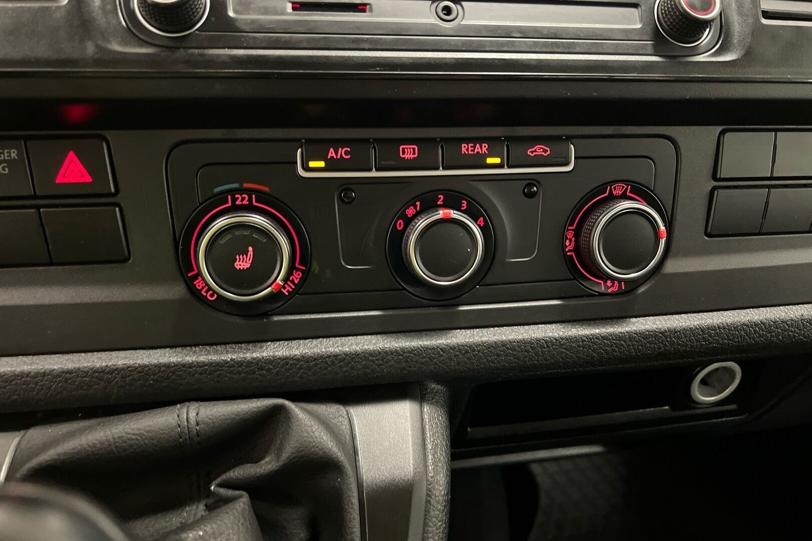 Volkswagen Caravelle iso kuva 16