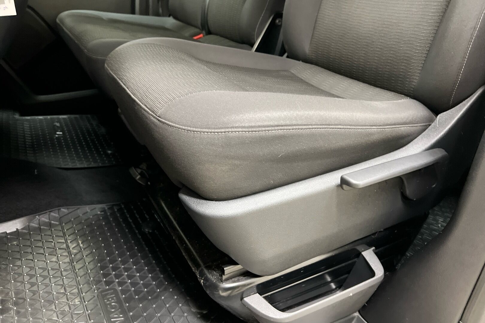 Volkswagen Caravelle iso kuva 21