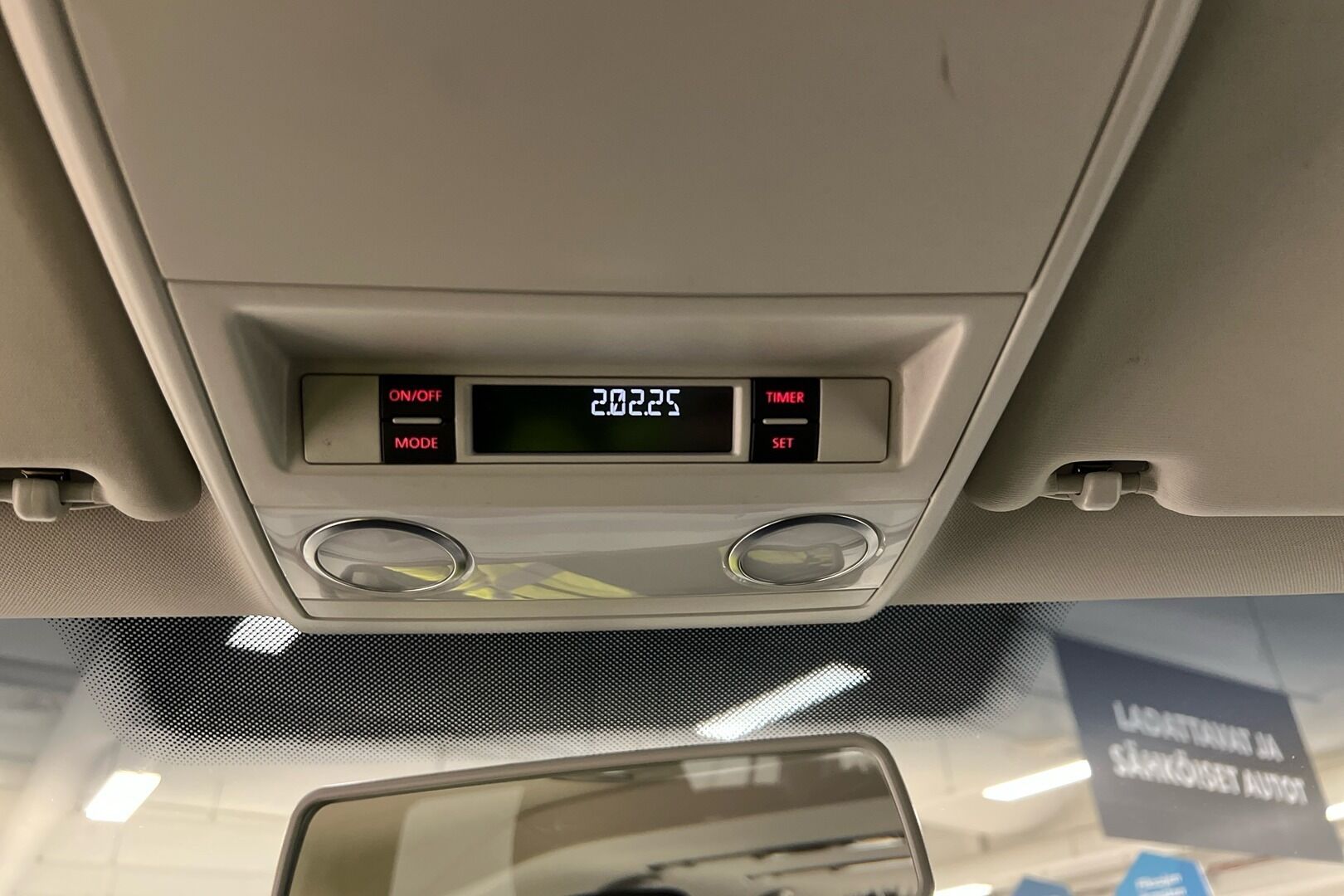 Volkswagen Caravelle iso kuva 23