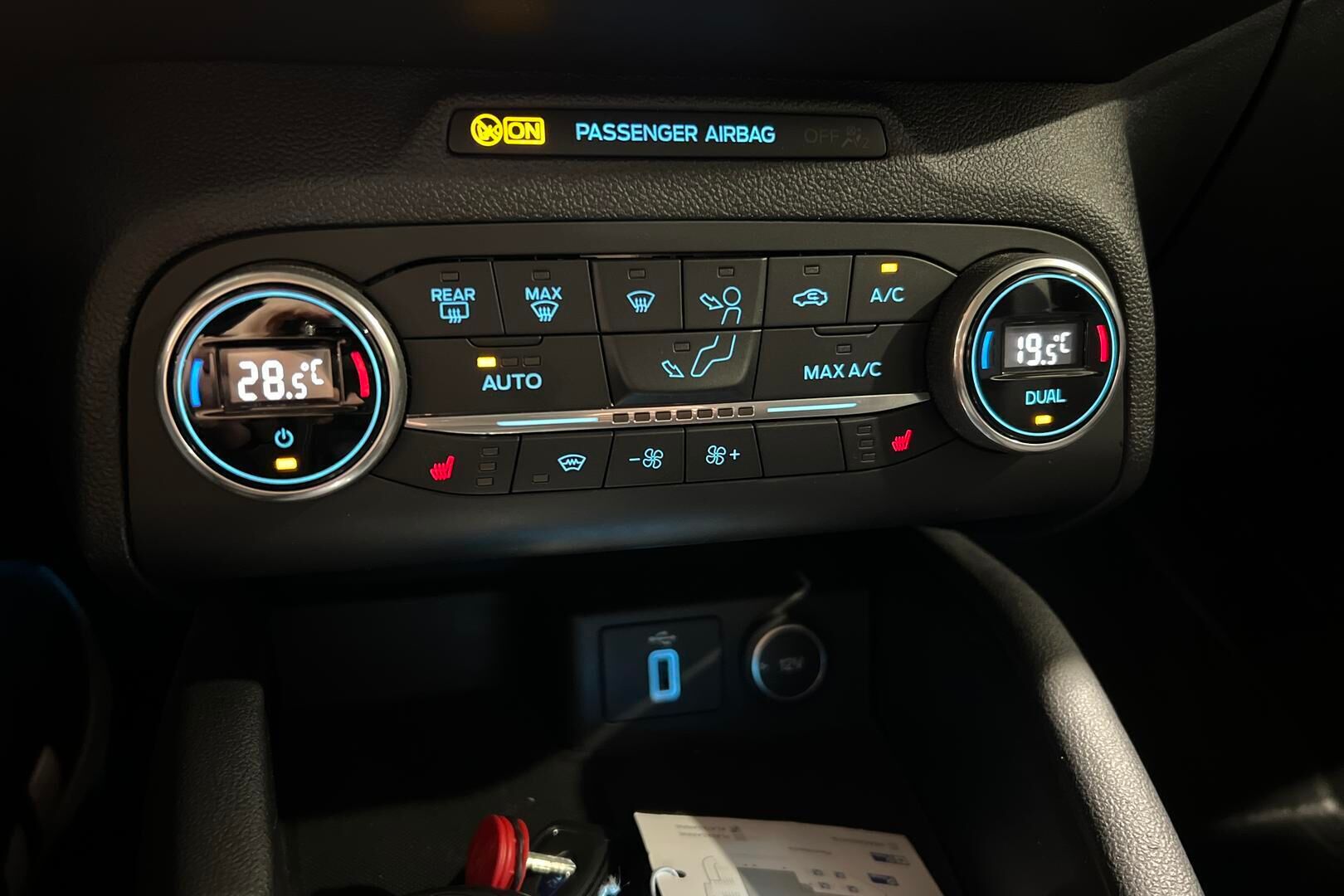 Ford Focus iso kuva 17