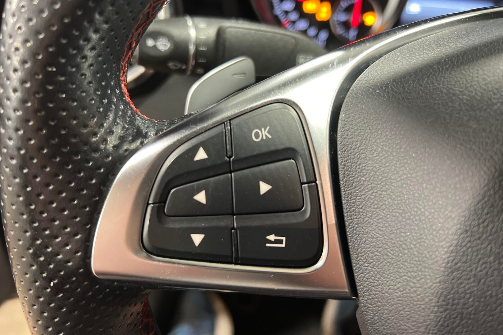 Mercedes-Benz CLA iso kuva 14
