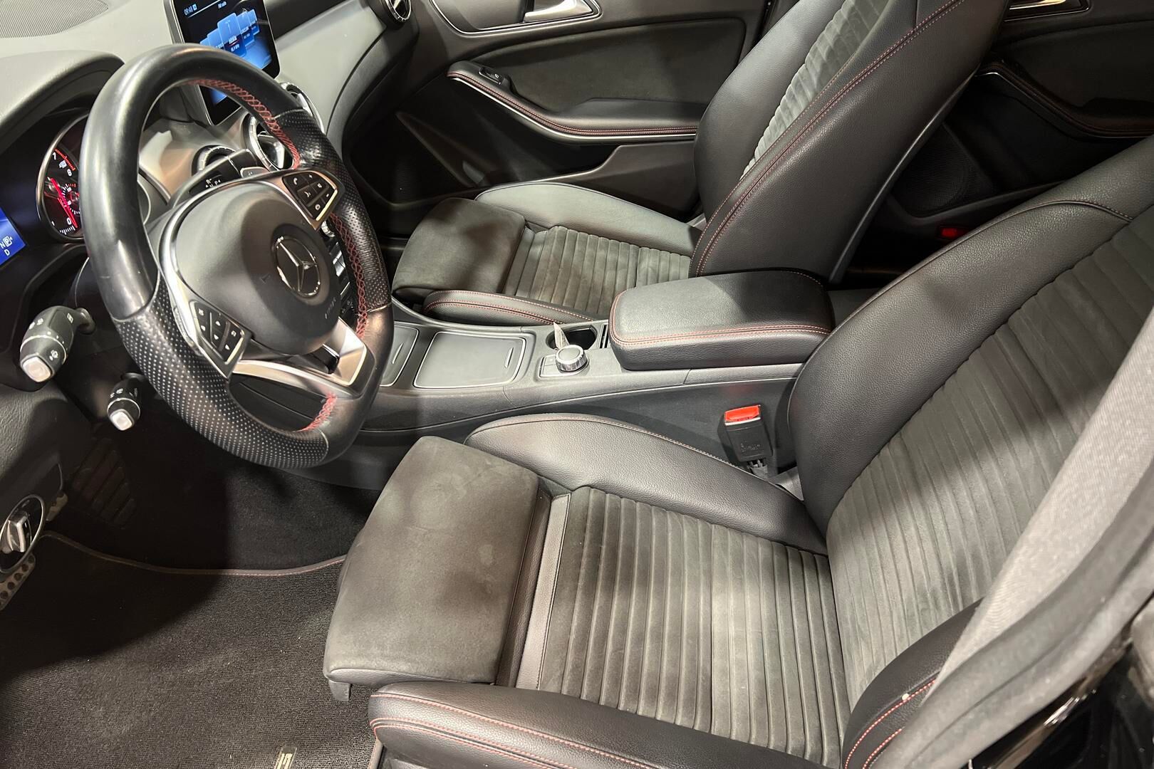 Mercedes-Benz CLA iso kuva 9