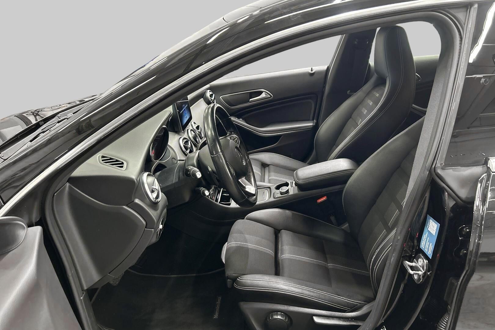 Mercedes-Benz CLA iso kuva 9