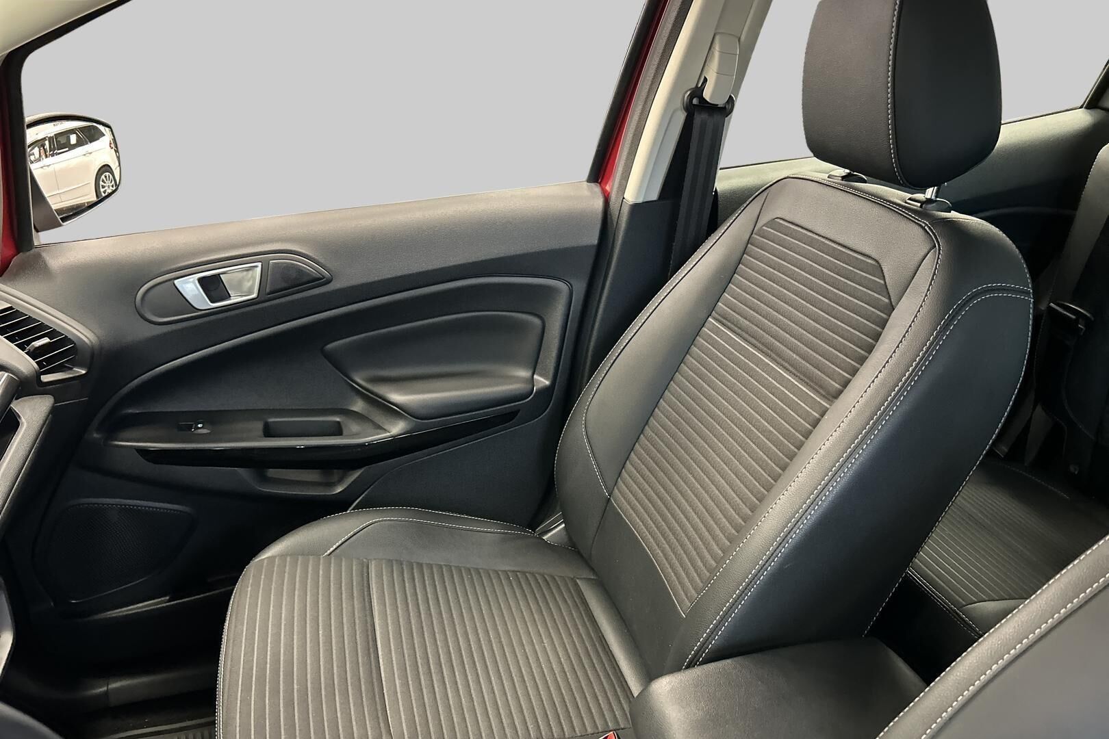 Ford Ecosport iso kuva 4