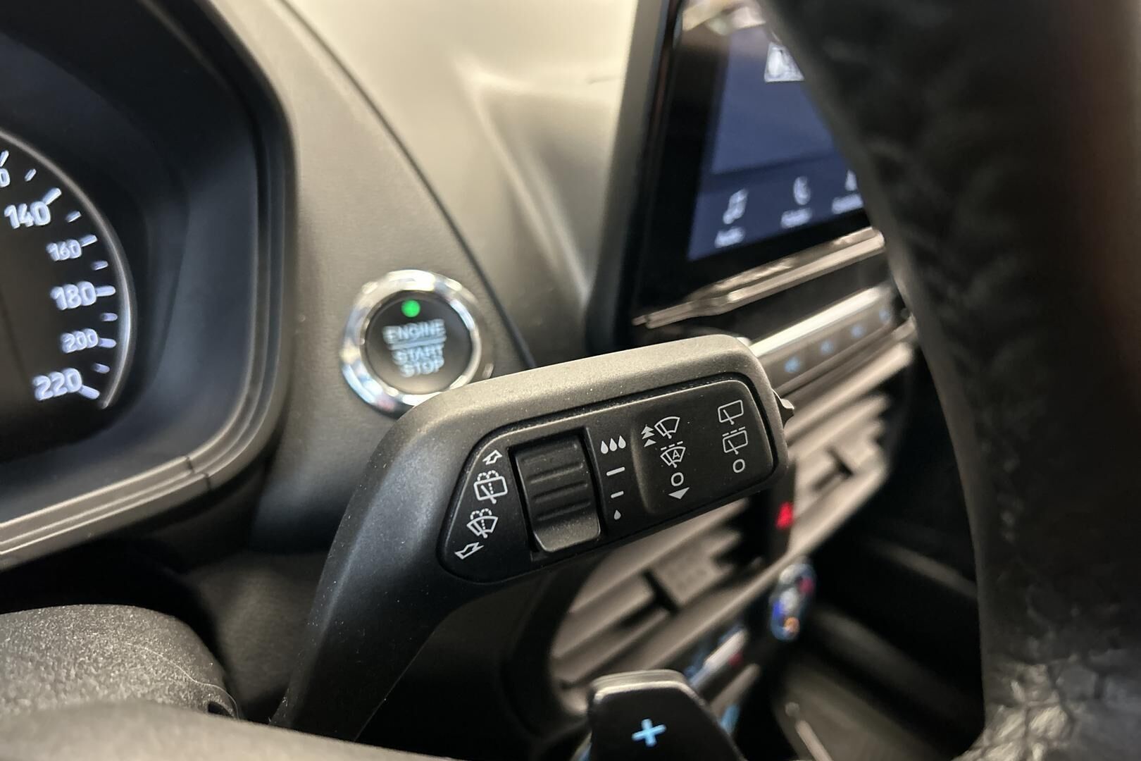 Ford Ecosport iso kuva 24