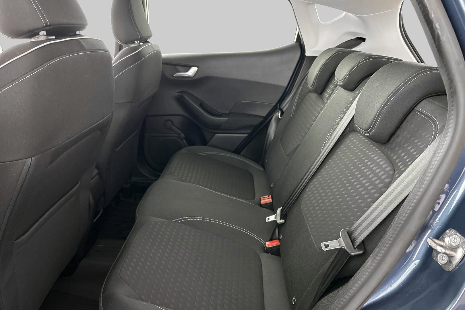 Ford Fiesta iso kuva 10
