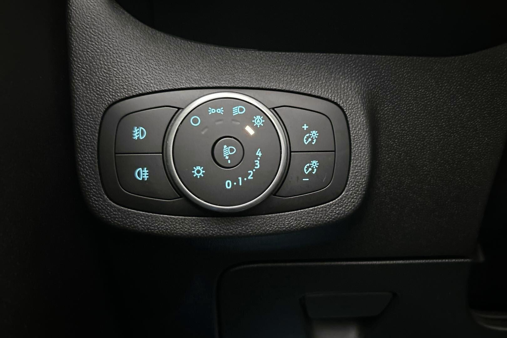 Ford Fiesta iso kuva 19